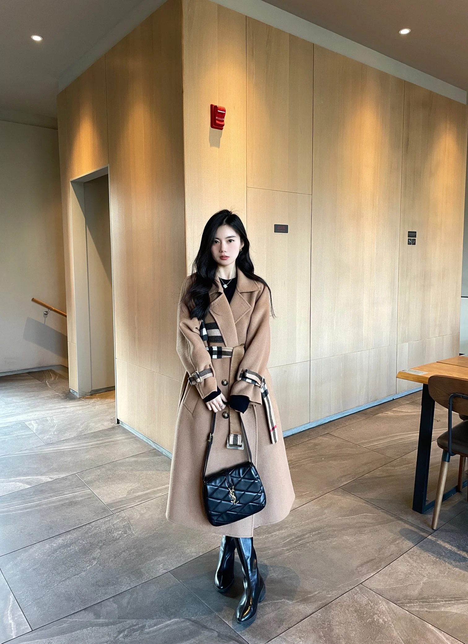 Пальто Burberry 2403 из кашемира