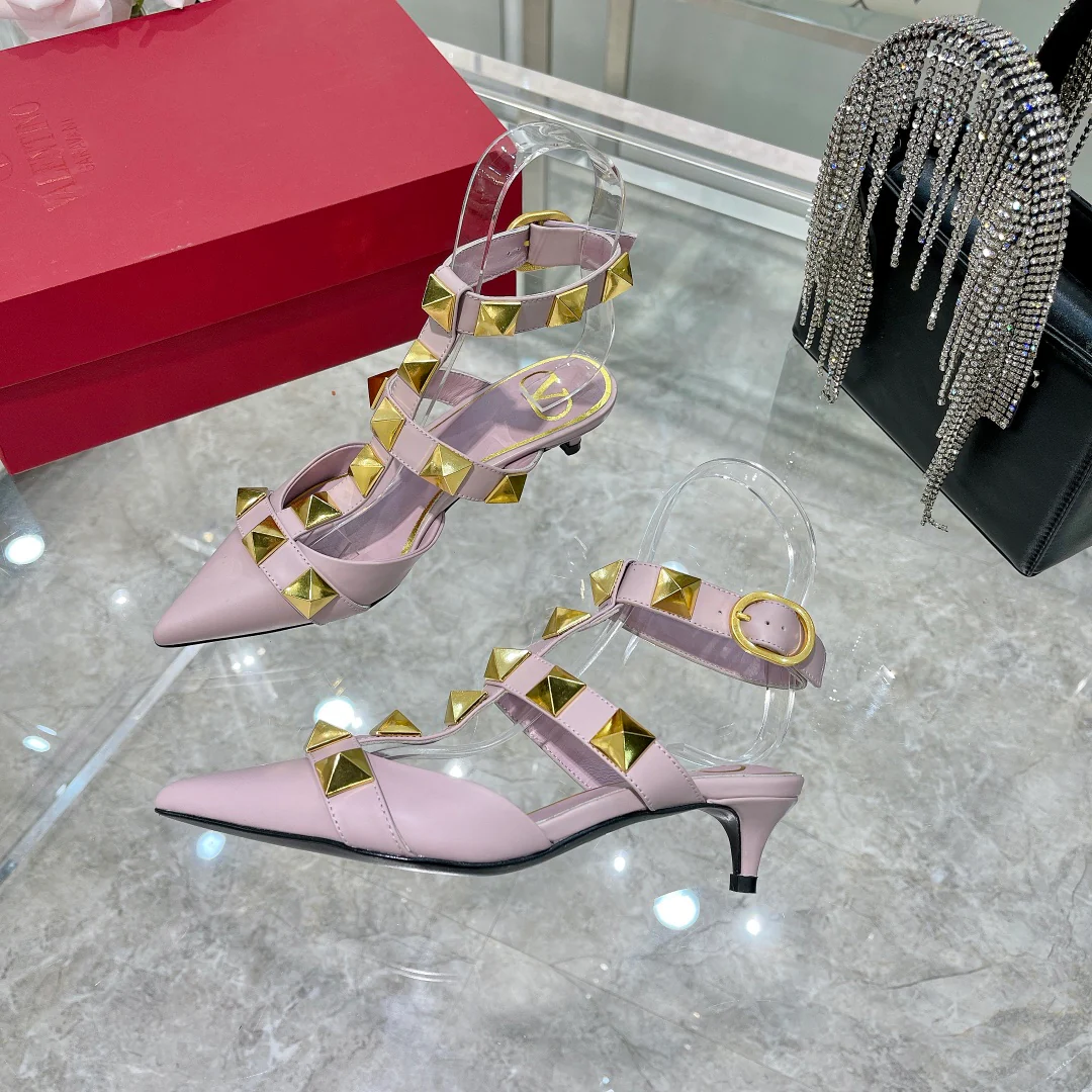 Босоножки Valentino с острым носком на низком каблуке