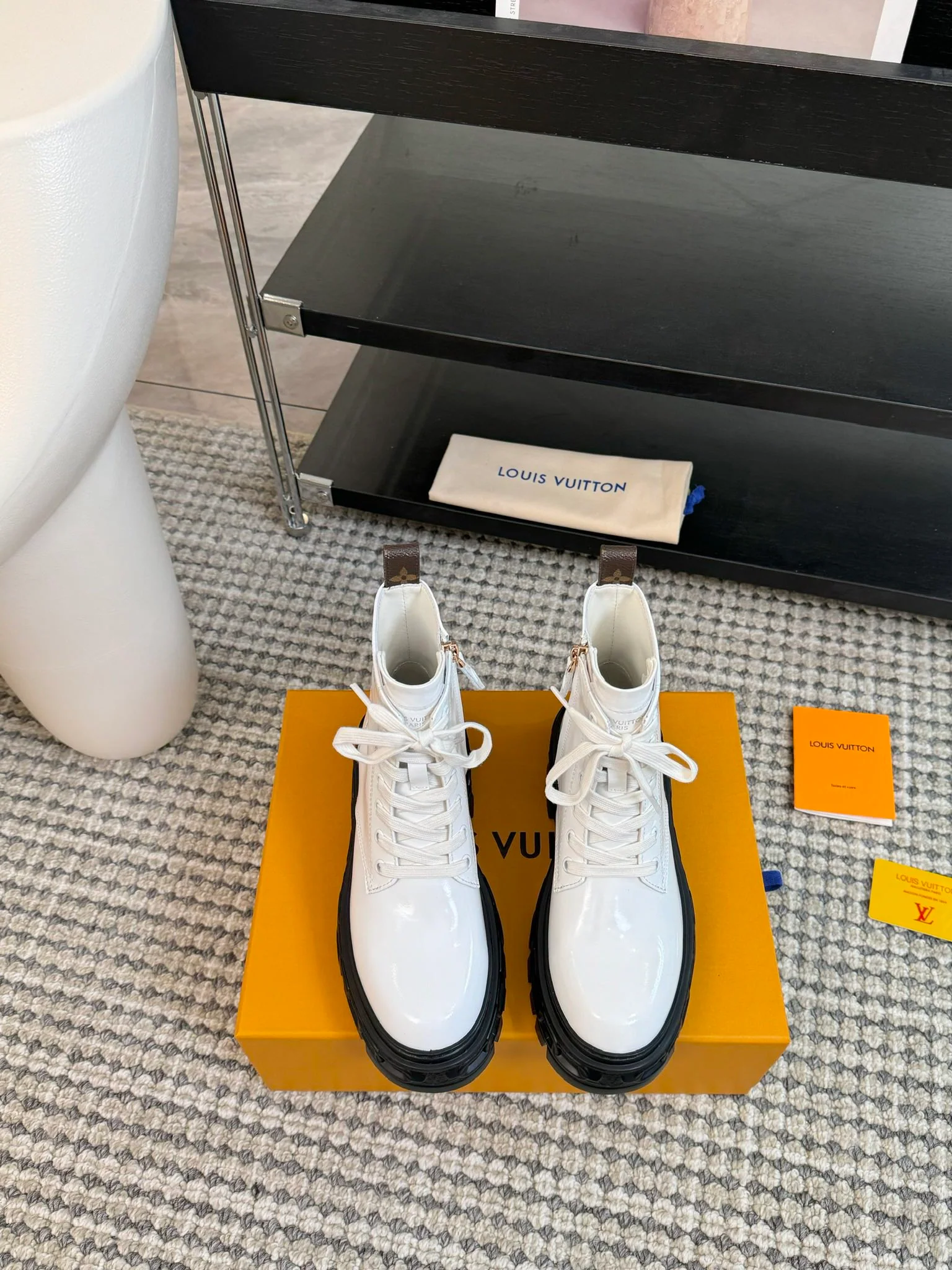 Ботильоны на платформе LV-2024 - белые