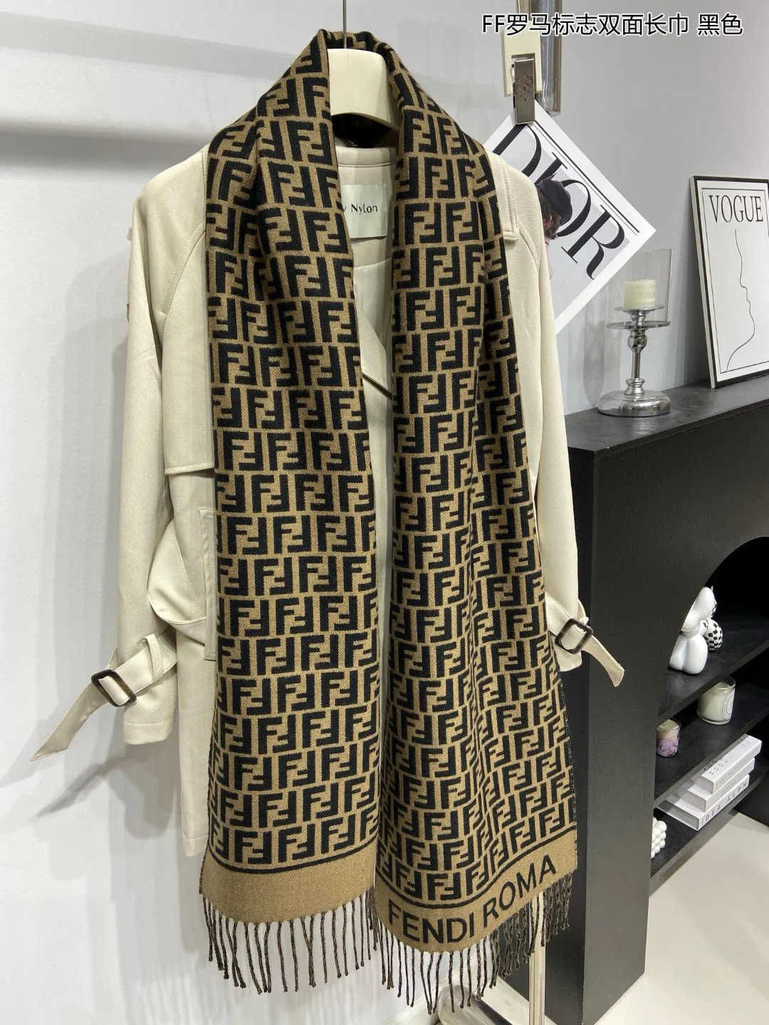 Классический шарф Fendi с монограммой 2024 года