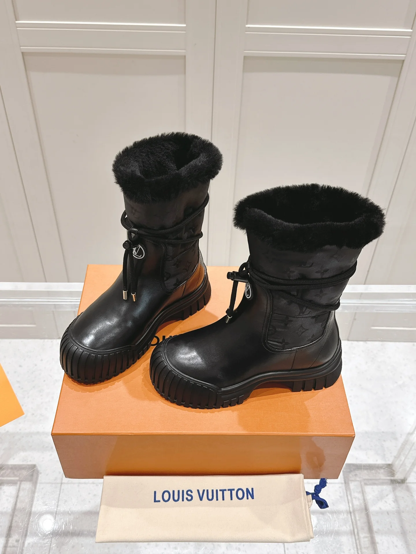 Ботинки Dr. Martens LV-2024 - Черные