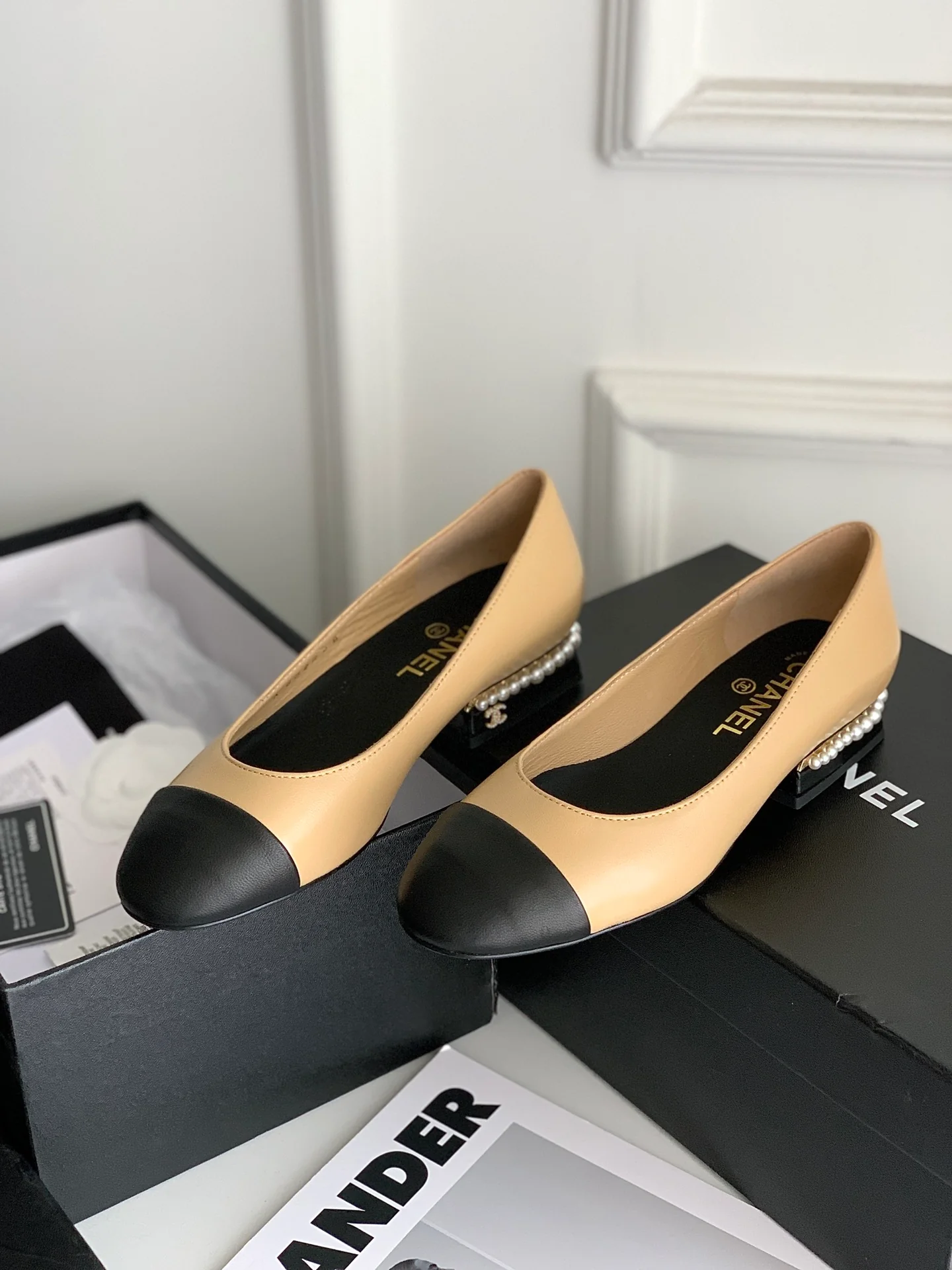 Балетки Мэри Джейн с показа Chanel 2022 года