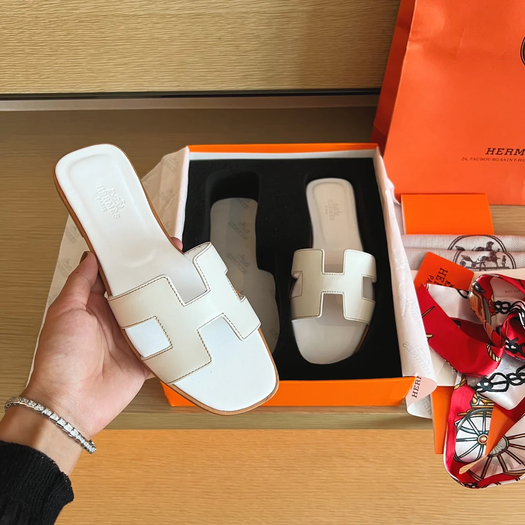 Сандалии Hermes на плоской подошве - верх из однотонной кожи - подошва, полностью закрывающая стопу - 2