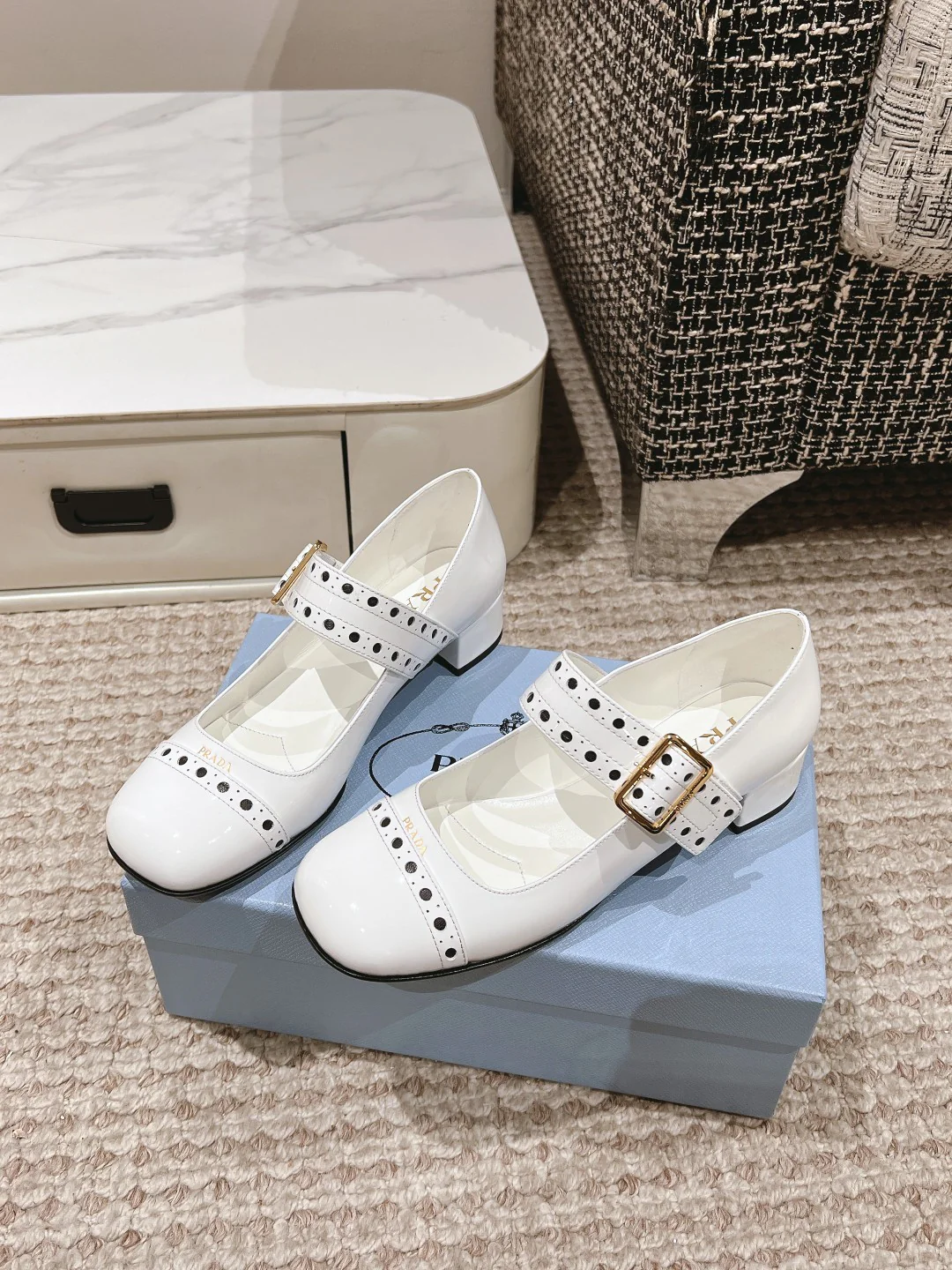 Туфли Мэри Джейн Prada 2024 — белые