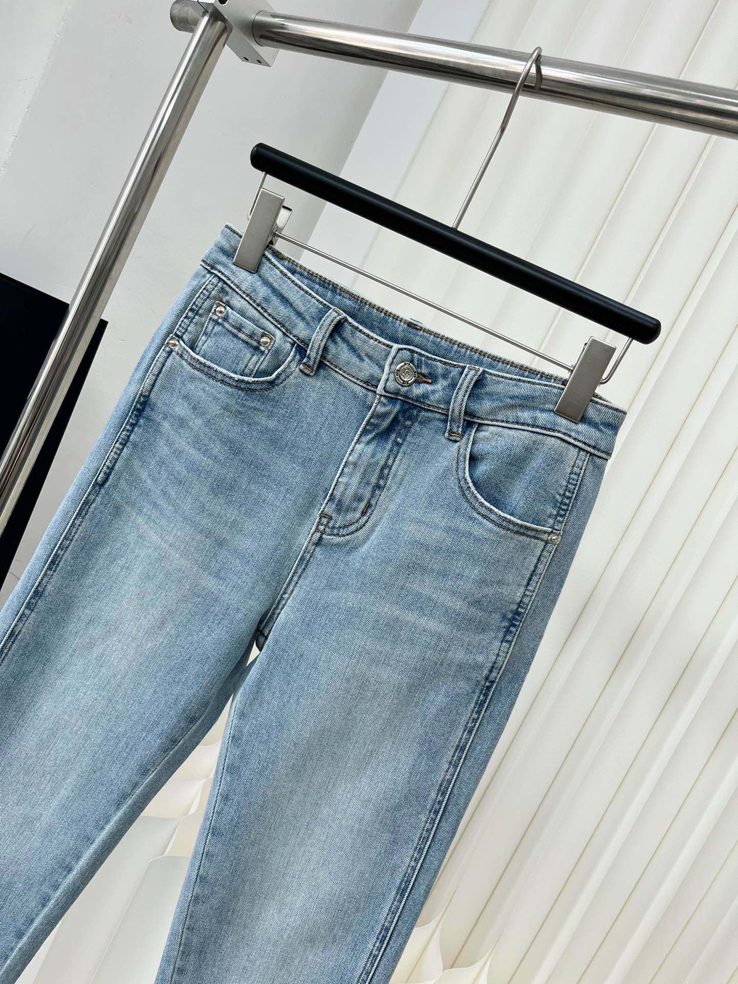 24 Классические винтажные джинсы зауженного кроя