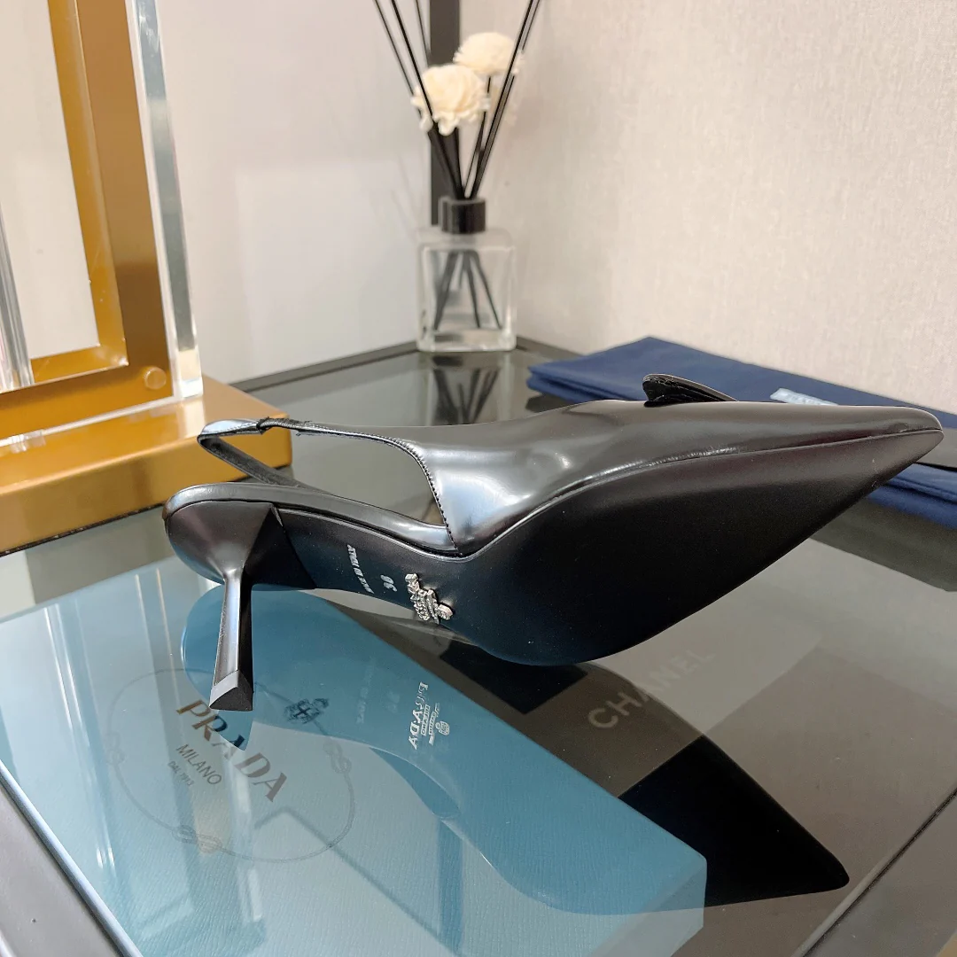 Prada - Новинки ранней весны 2022 года - Сандалии на шпильках