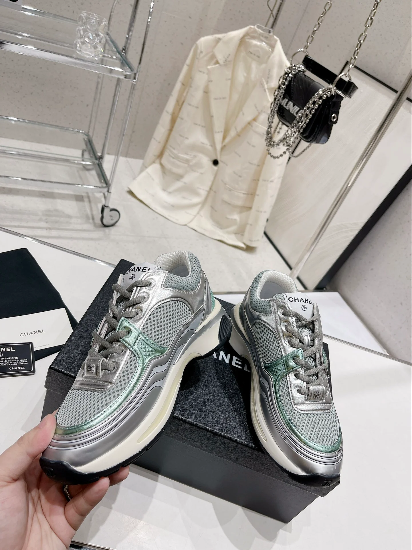Новинка весенней коллекции Chanel 2023 года - Дышащая сетка - Повседневные кроссовки - Серебристые