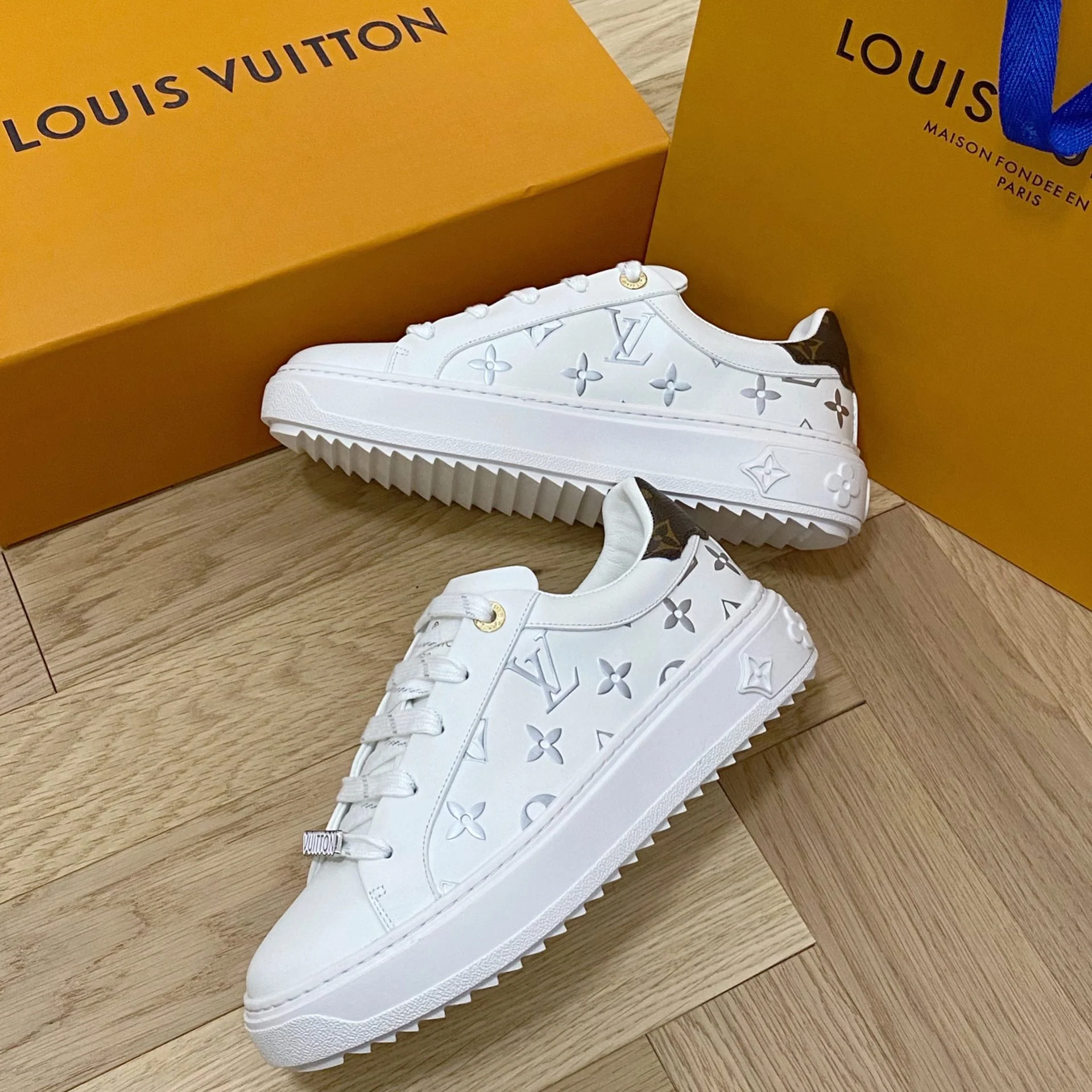 Обувь LV - LV Time Out - белые кроссовки на платформе - серебристые