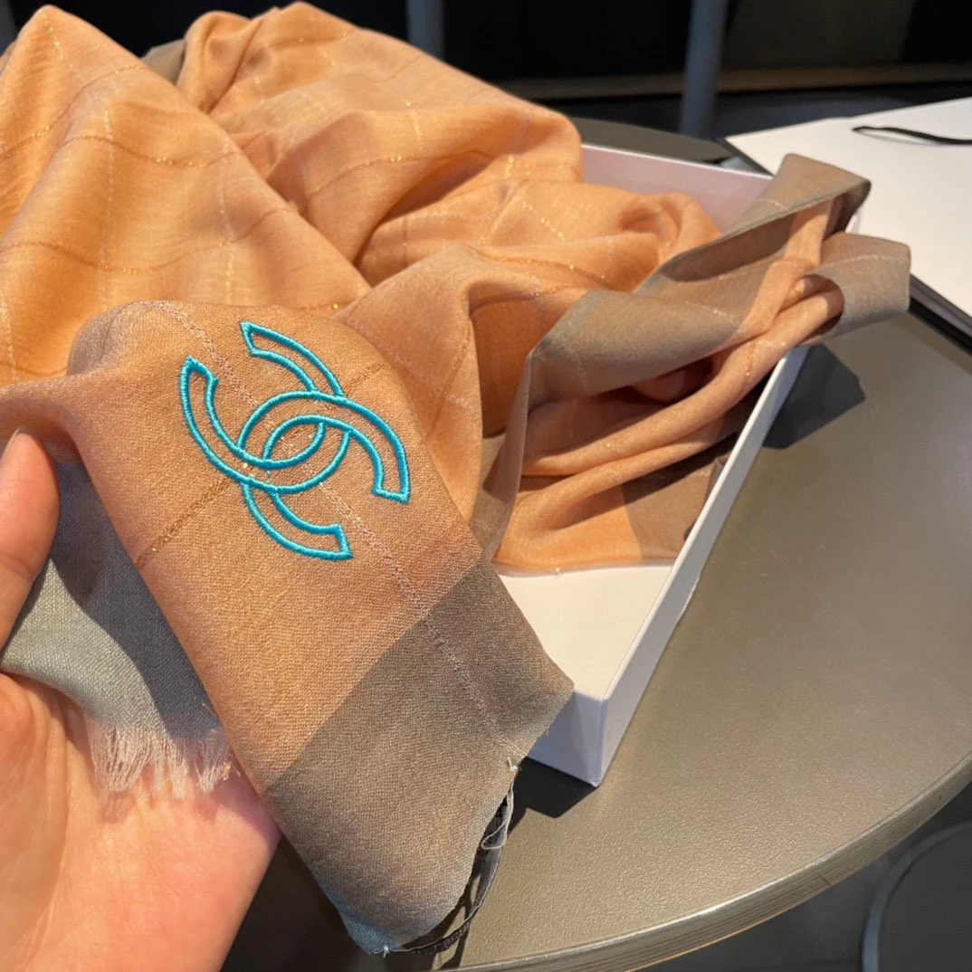 Chanel - Легкий шарф в клетку с золотой нитью - 90-210 см - Высококачественный австралийский импортный чистый кашемир