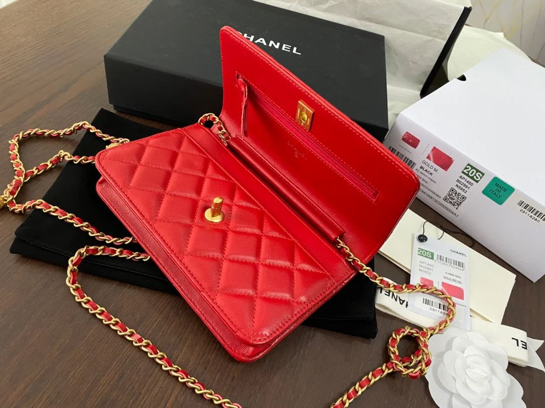 Chanel - Golden Ball woc