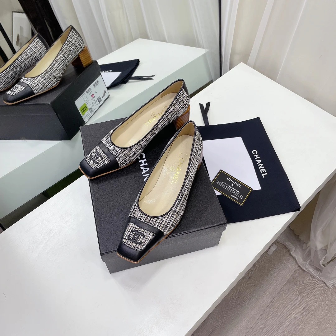 Chanel - Туфли на низком каблуке - Серия 