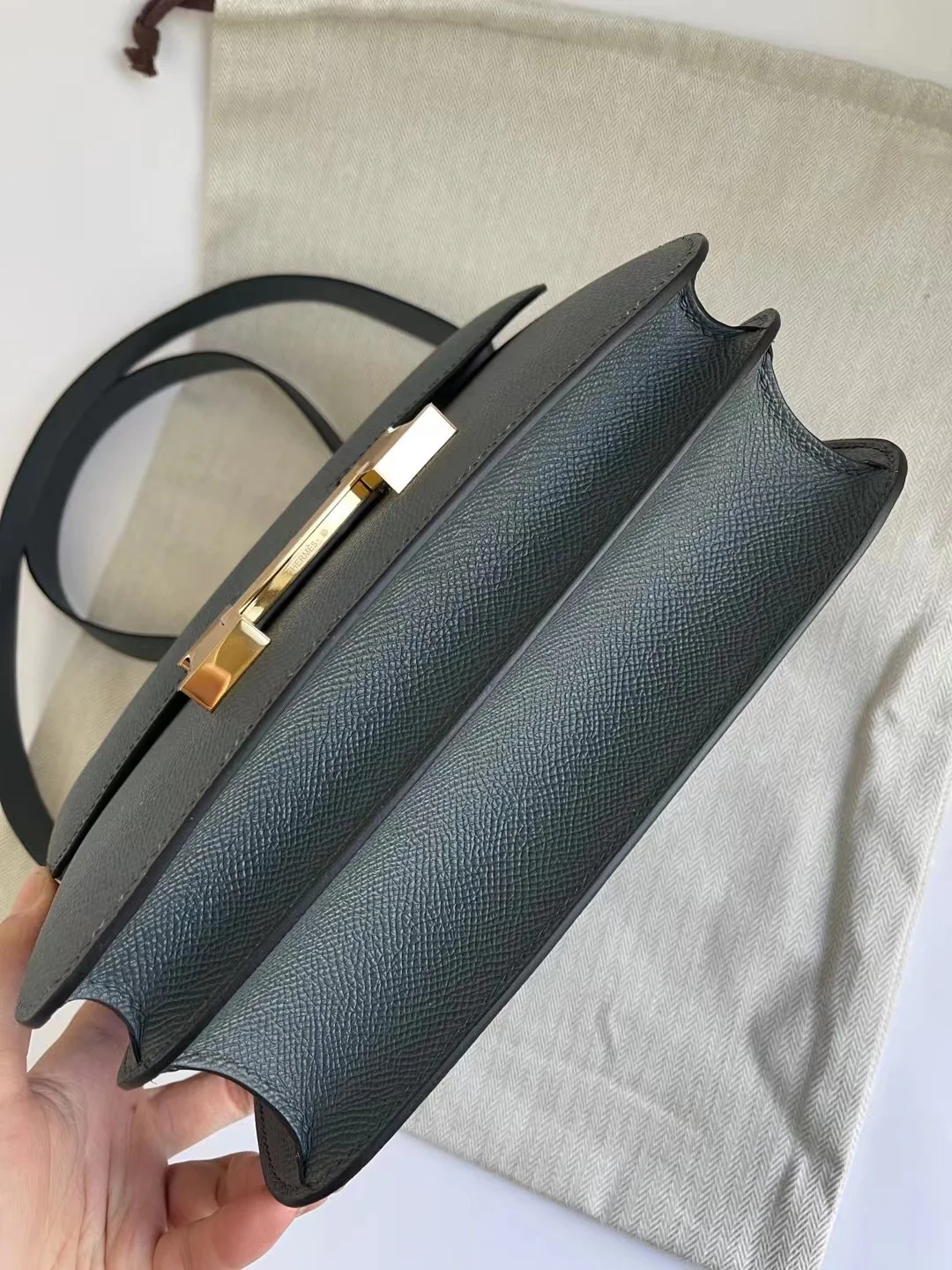 Hermes Constance 24 Hurricane Blue Y7 Золотая пряжка