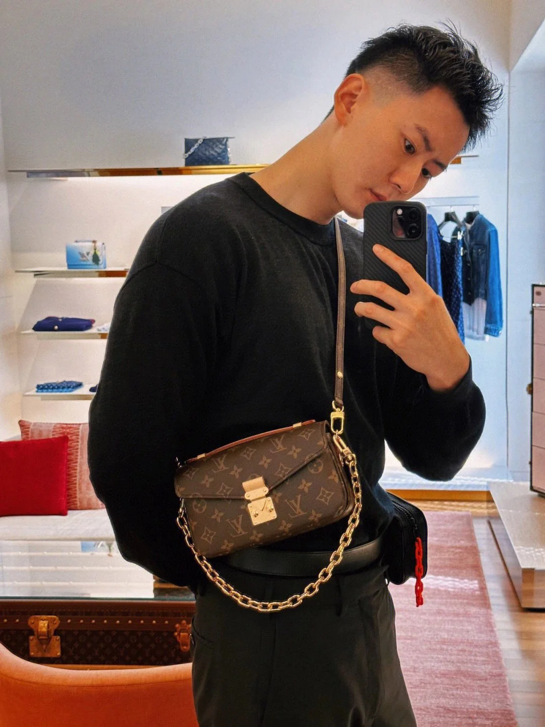 m46279-LV-pochette-metis-east-west-handbag/crossbody bag