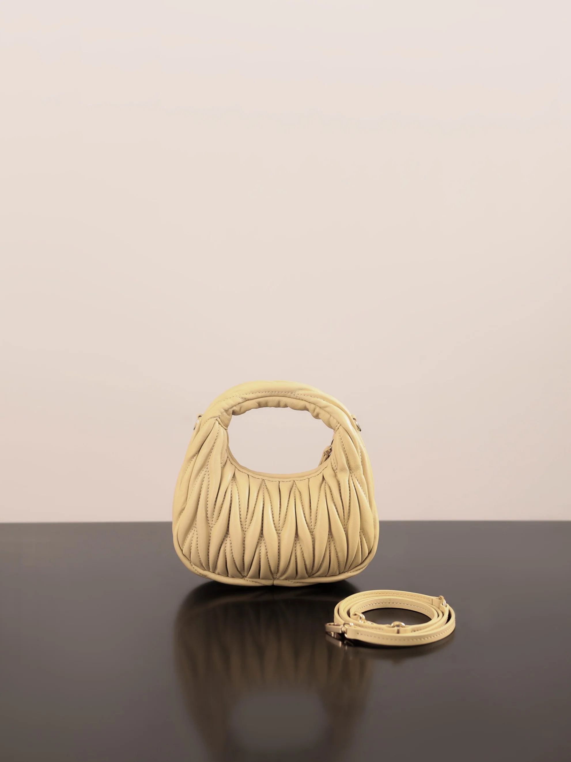 Миниатюрная сумочка Miu Miu-5bm850-??????-??????- из овечьей кожи, желтая.