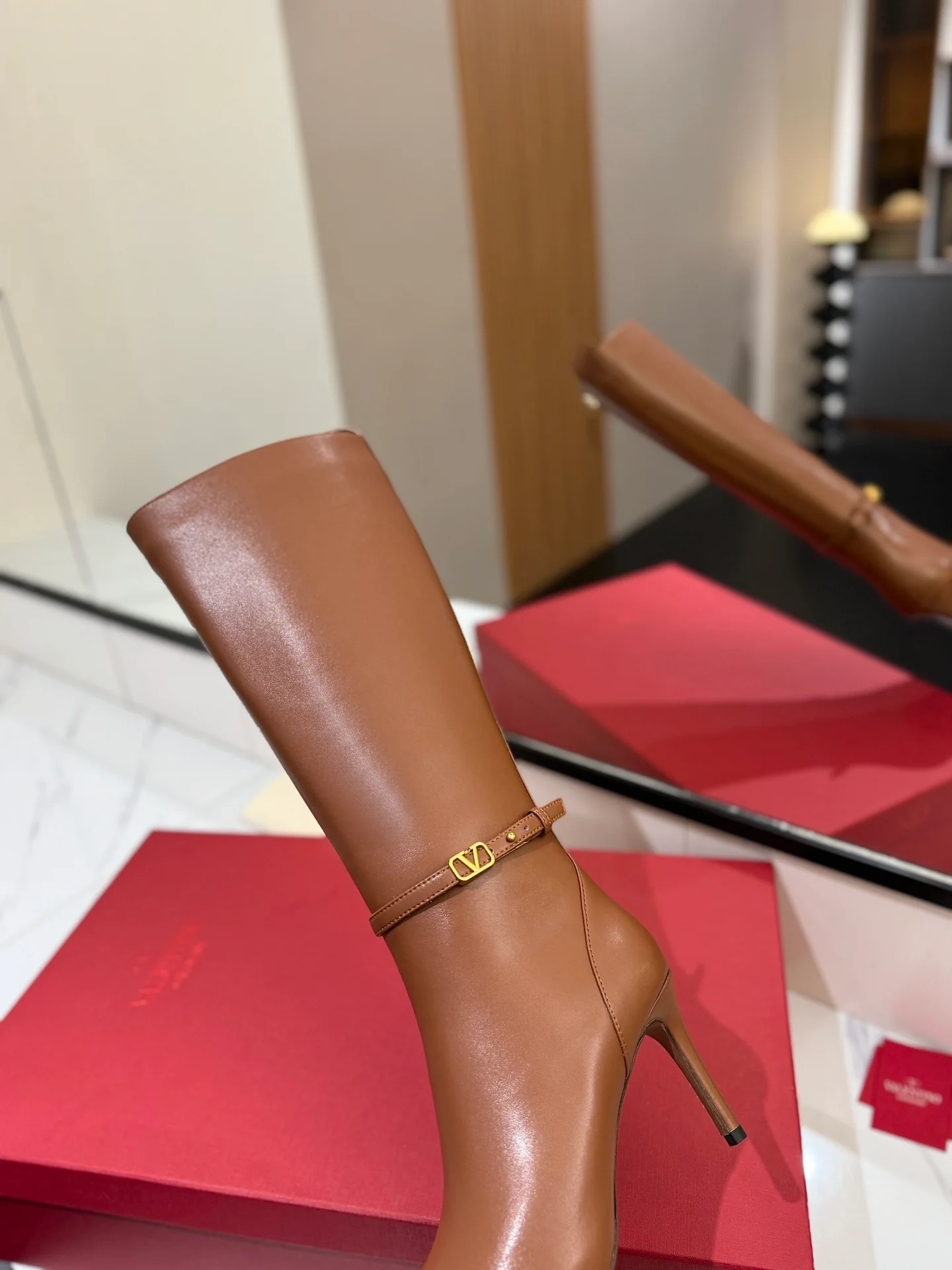 Сапоги для верховой езды на высоком каблуке Valentino 2024 года - Кофейно-коричневый