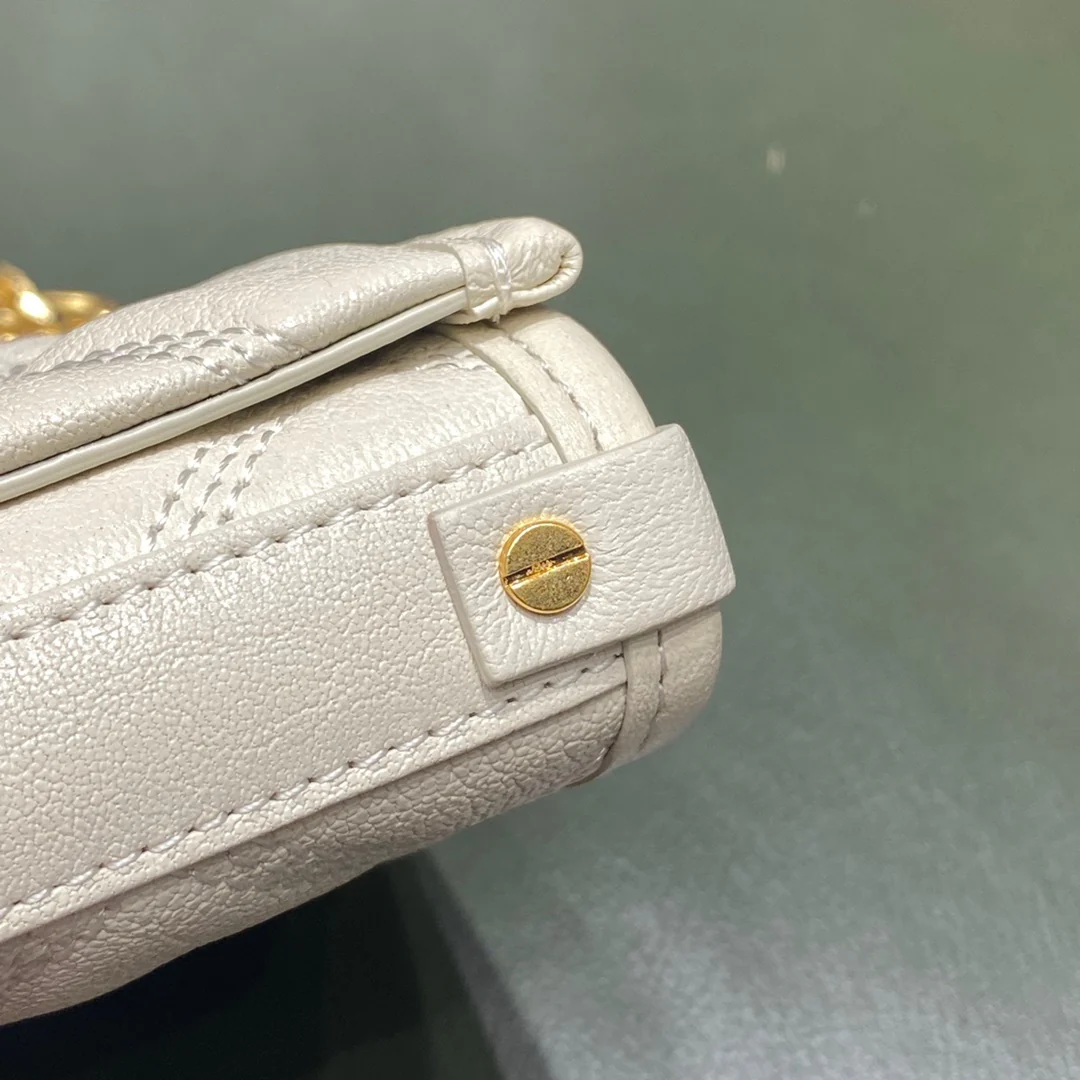 Сумка YSL-Becky из овечьей кожи с ромбовидной стёжкой и цепочкой