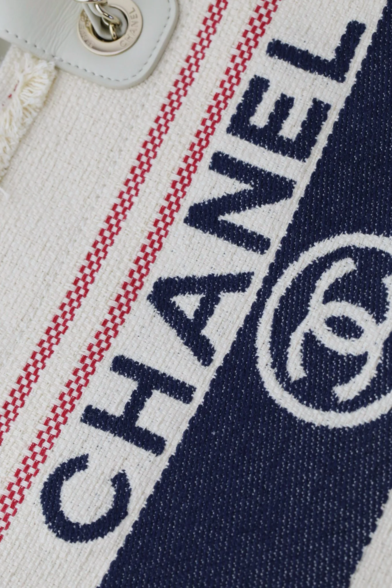 Пляжная сумка Chanel 25c, косметичка, красно-синяя.