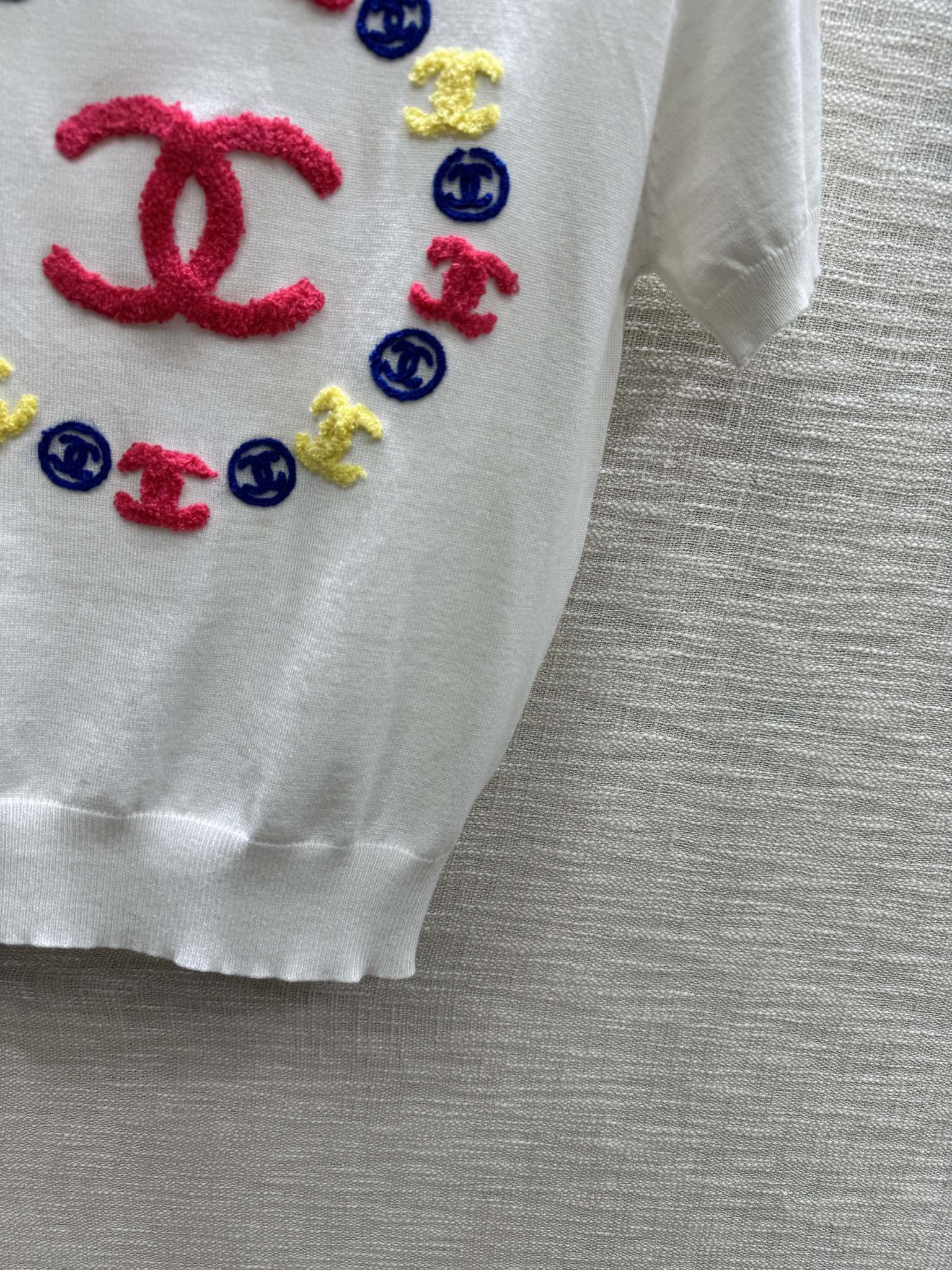 Футболка Chanel 2403 Double C Knit с коротким рукавом - белая - 1 шт.