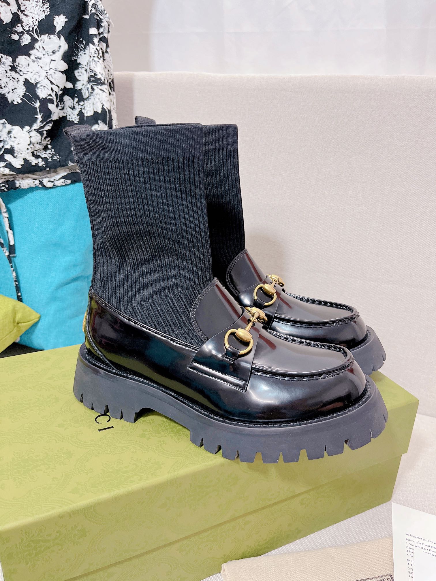 Новинка сезона осень/зима 2022 от Gucci - туфли-носки