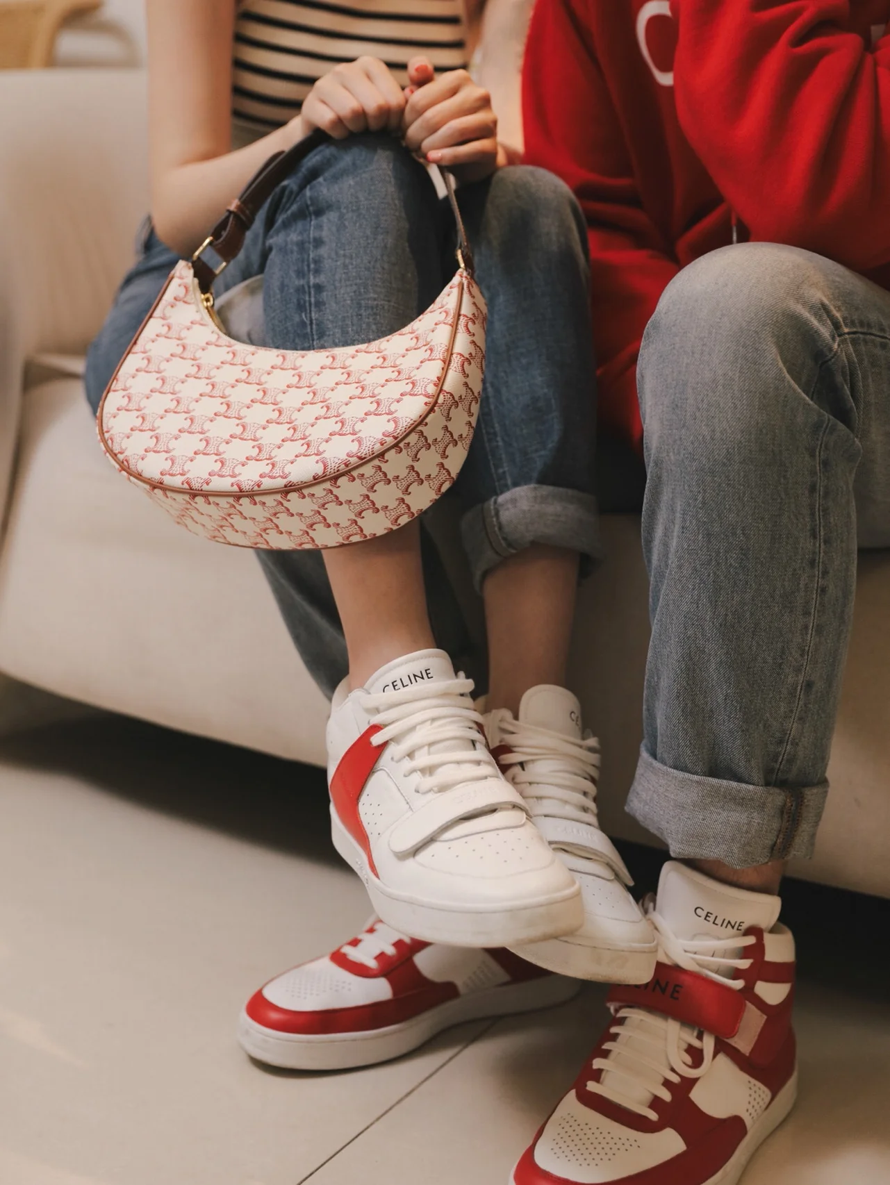 Высокие кроссовки Celine — фото в них.