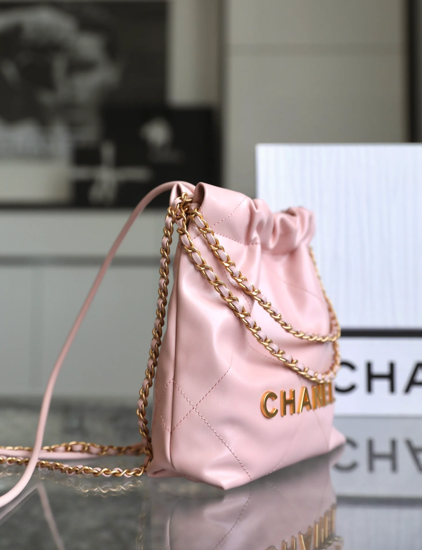 Новинка сезона весна/лето 2023 от Chanel - сумка 22 - мини - розовая