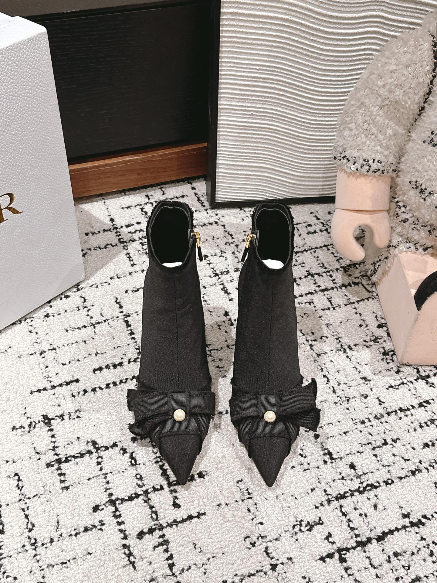 Ботинки Dior 2024 с острым носком - черные