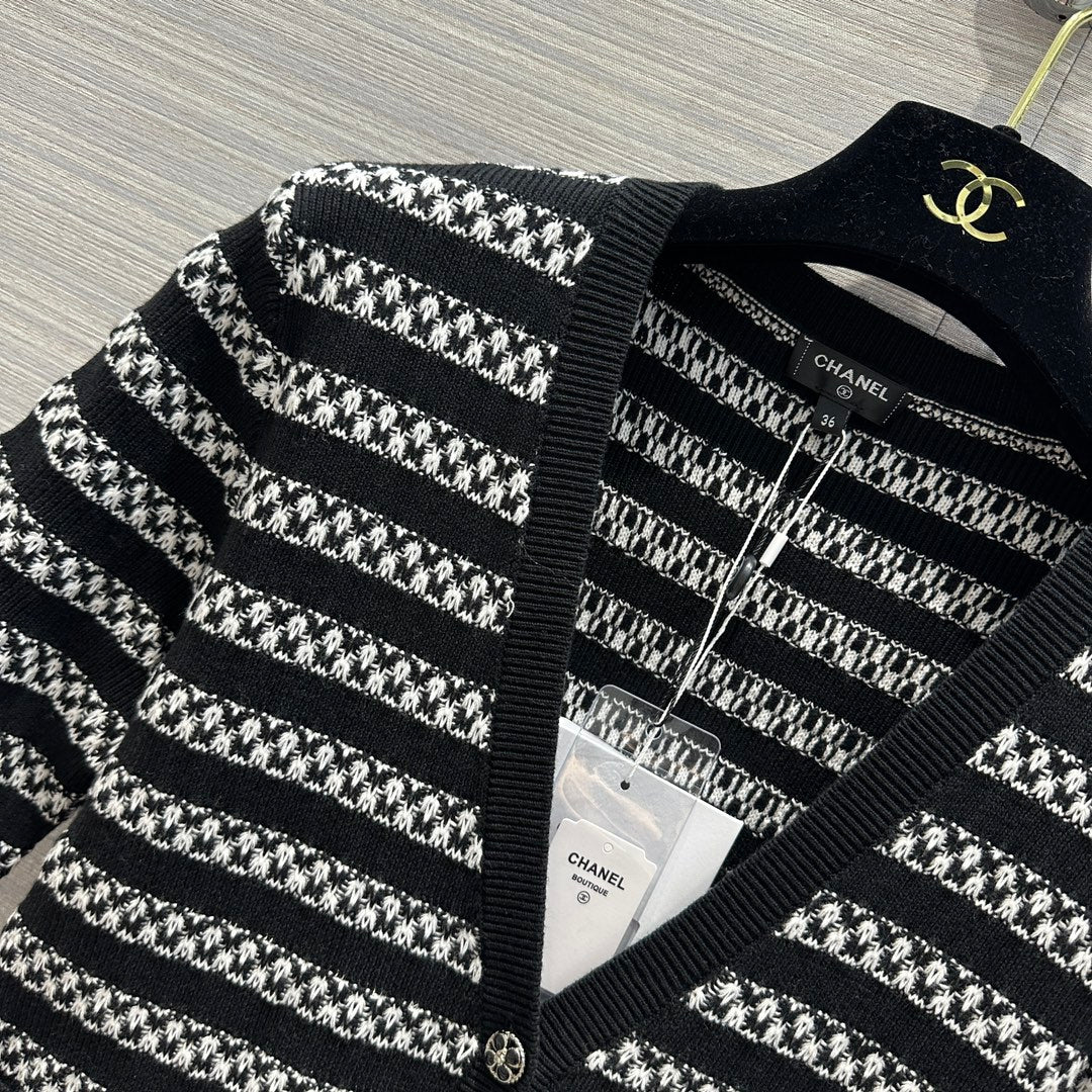 Chanel 2403 - Вязаный кардиган с V-образным вырезом - Черный