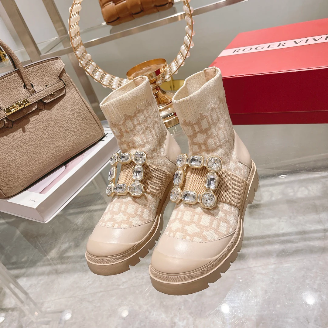 Обувь RV Shoes - Новинка ранней весны 2022 года - Классические ботинки на резинке с пряжкой и стразами.