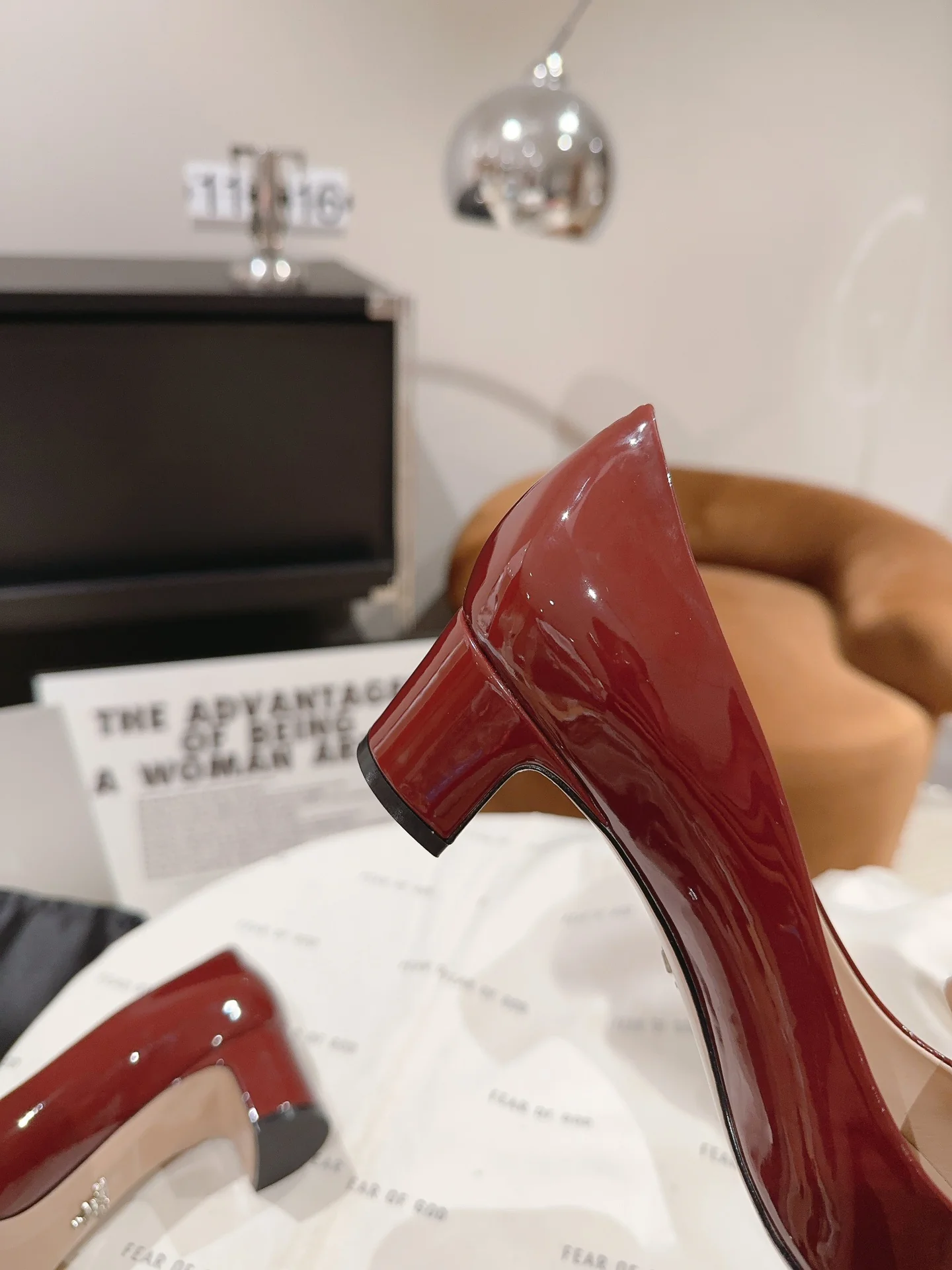 Prada - Коллекция Мэри Джейн - Туфли на низком каблуке с острым носком - Красные