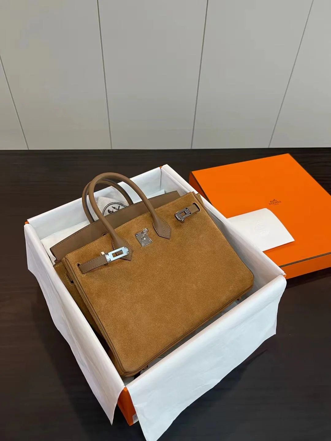 Сумка Hermes Birkin 25 Teddy Bear из замши с серебряной пряжкой и гравировкой.