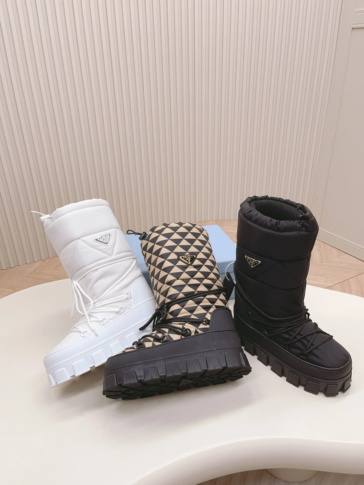 Снежные ботинки Prada Space Snow 2024 - Изображение из коллекции - 1