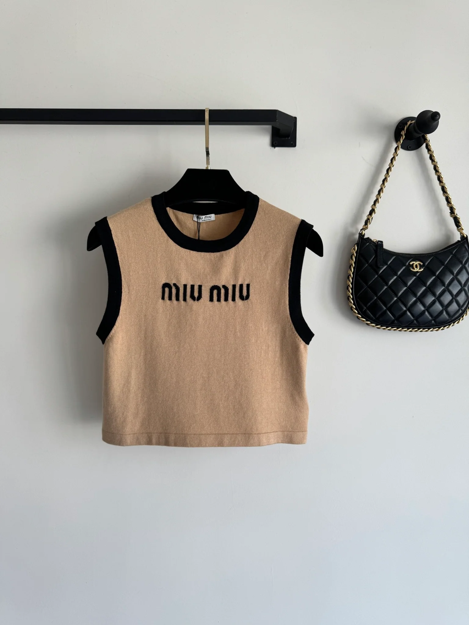 Miu Miu - 2404 - 24ss Весна/Лето Новый короткий жилет с цветовыми блоками - Кофейный