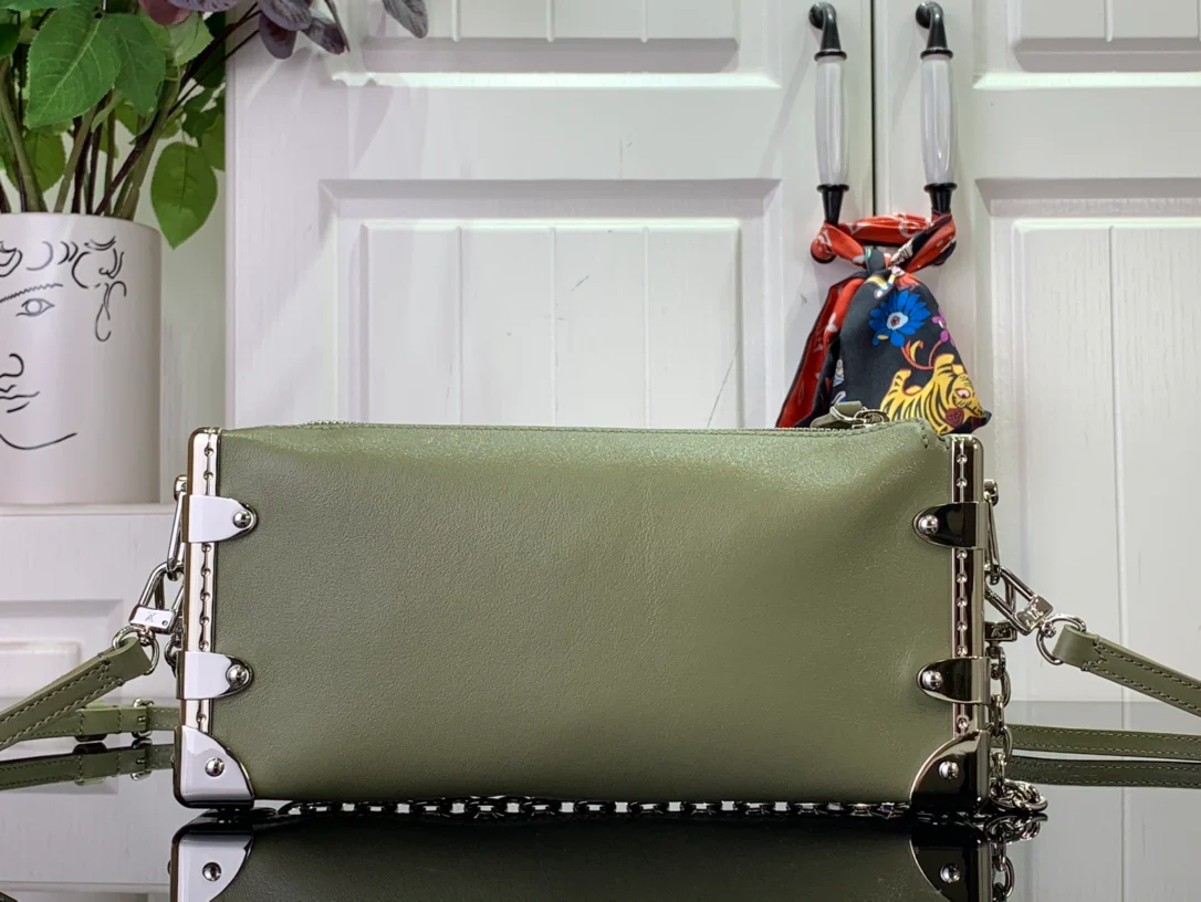 m25445-LV-slim-side-trunk chain bag-black green