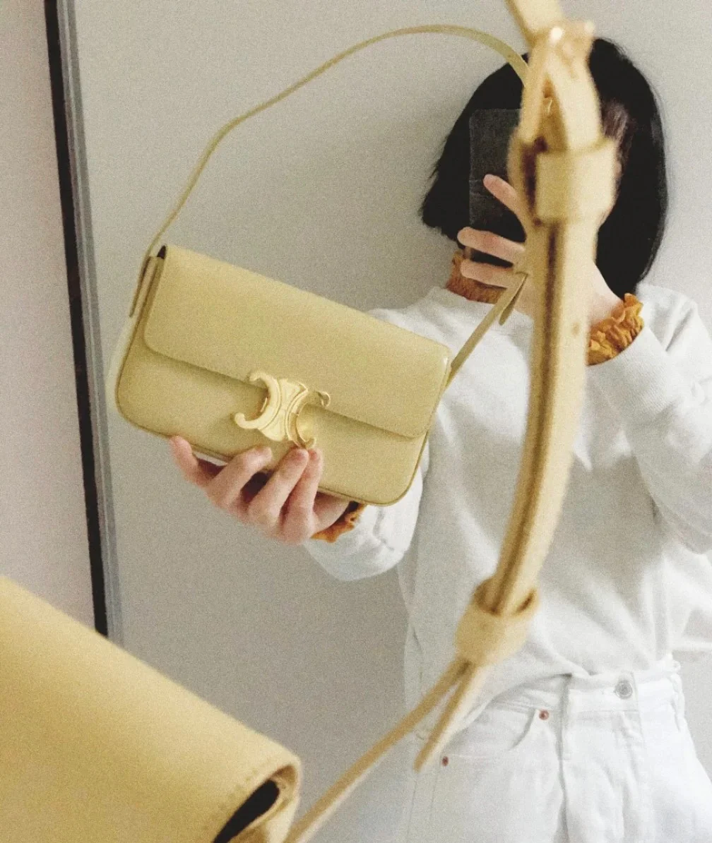 Кожаная сумка через плечо Celine Triomphe - желтая