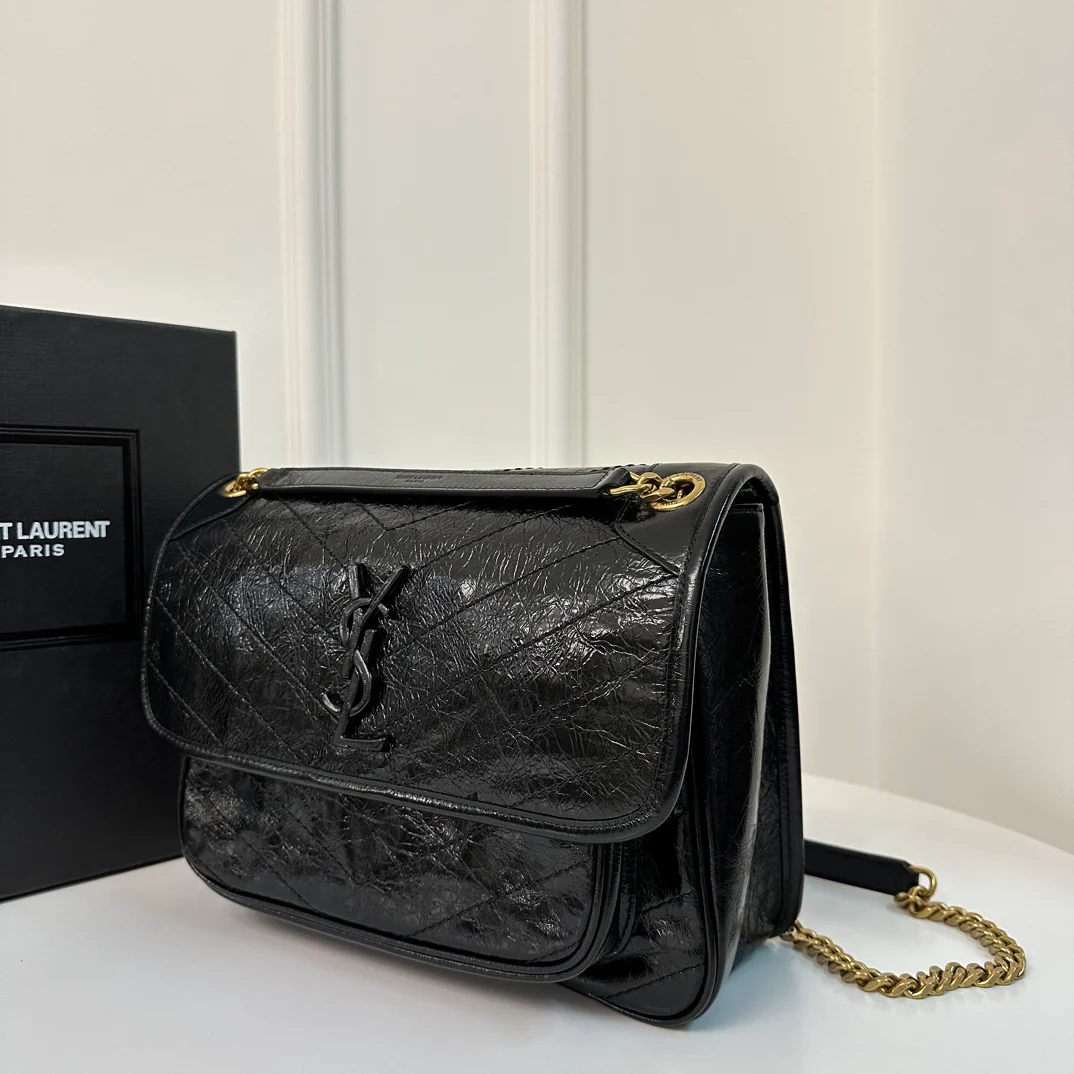 YSL Niki Baby 28 см, кожаный ремешок, черный, с золотой цепочкой