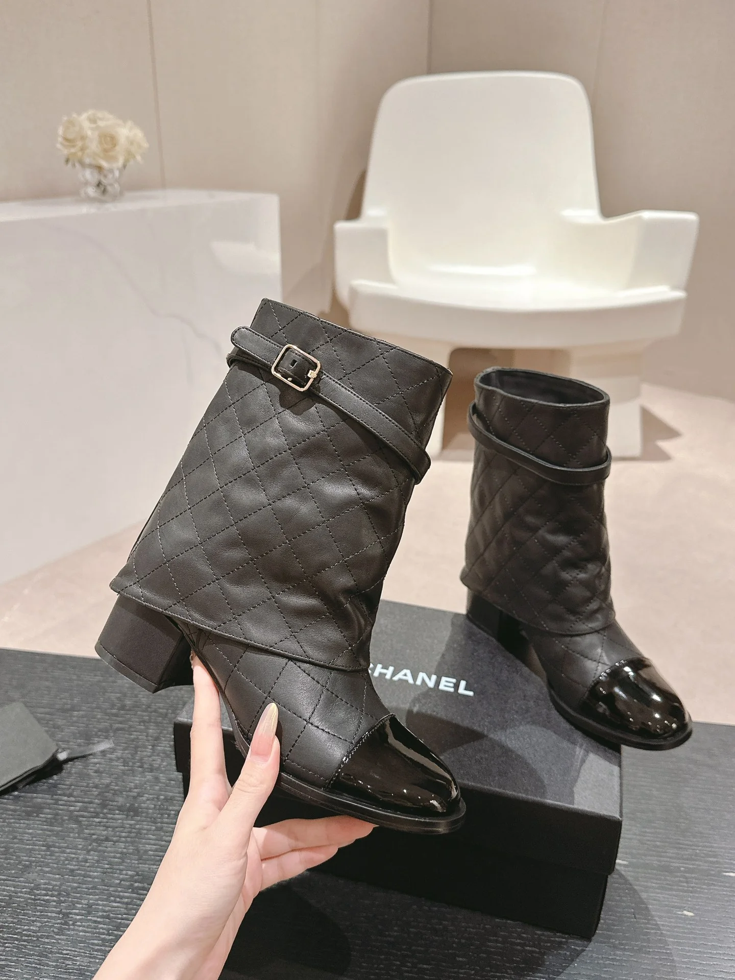 Ботинки Chanel 2024 до середины икры - черные