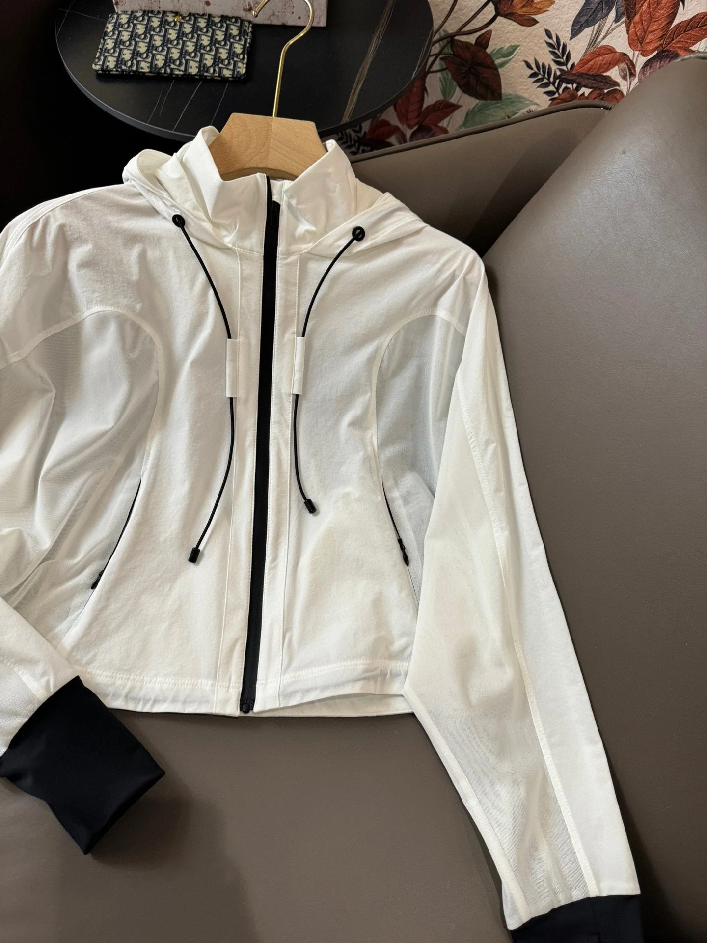 Новая солнцезащитная одежда Chanel 2403-24ss - белая.