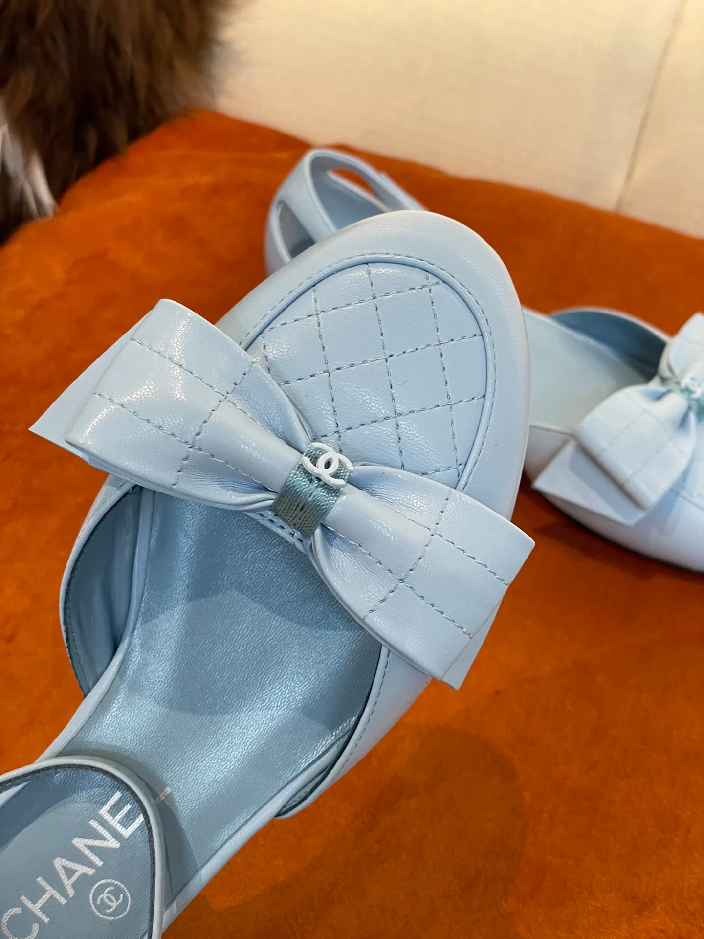 Chanel - клетчатые туфли с закрытым носком