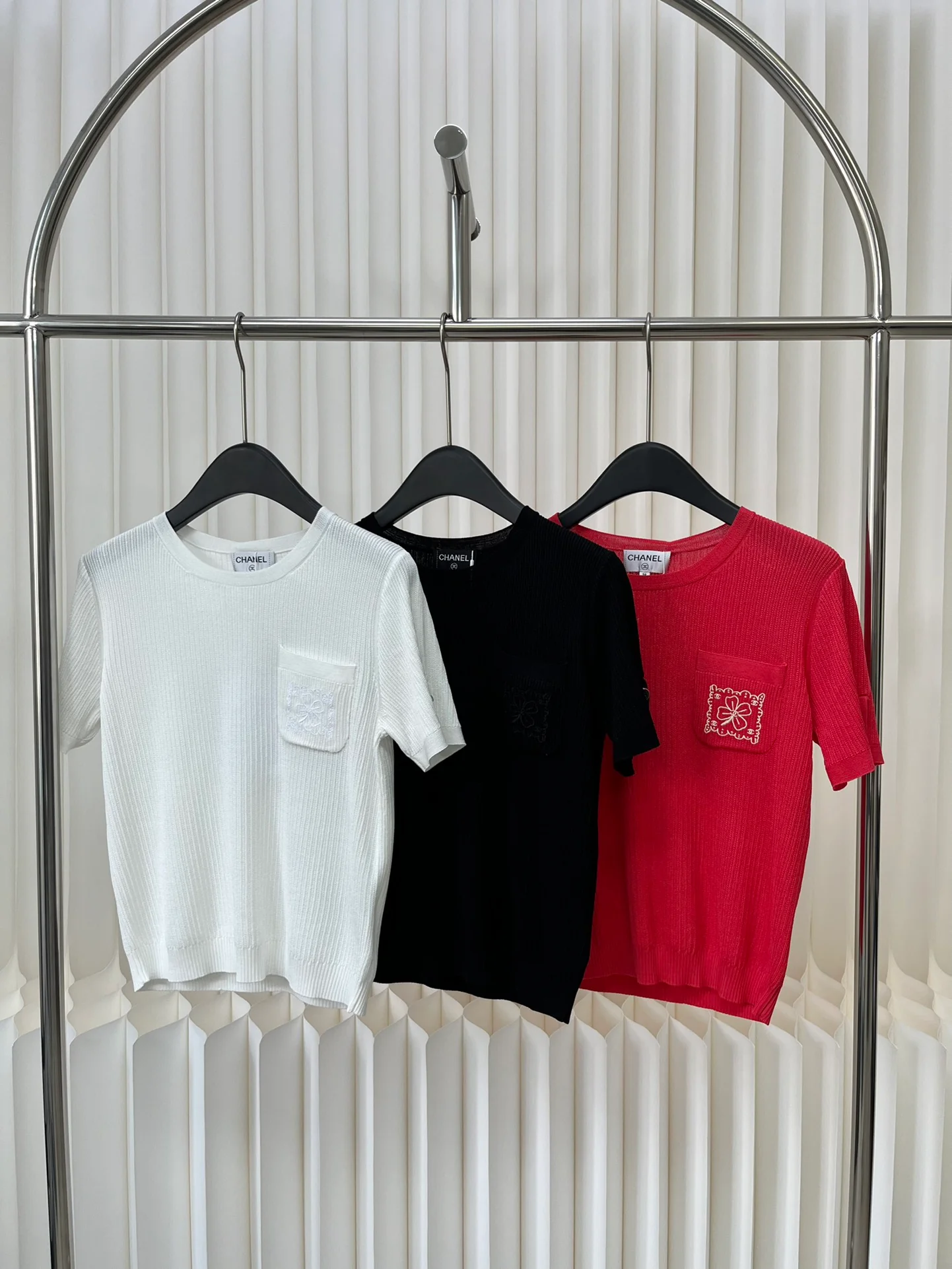 Chanel 2403 - Вязаный свитер с карманом и изображением четырехлистного клевера