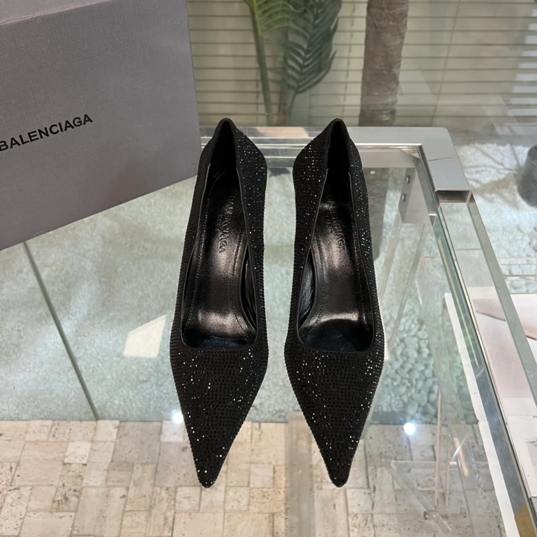 Весенняя коллекция Balenciaga 2022 — Туфли на шпильке с острым носком — Черные