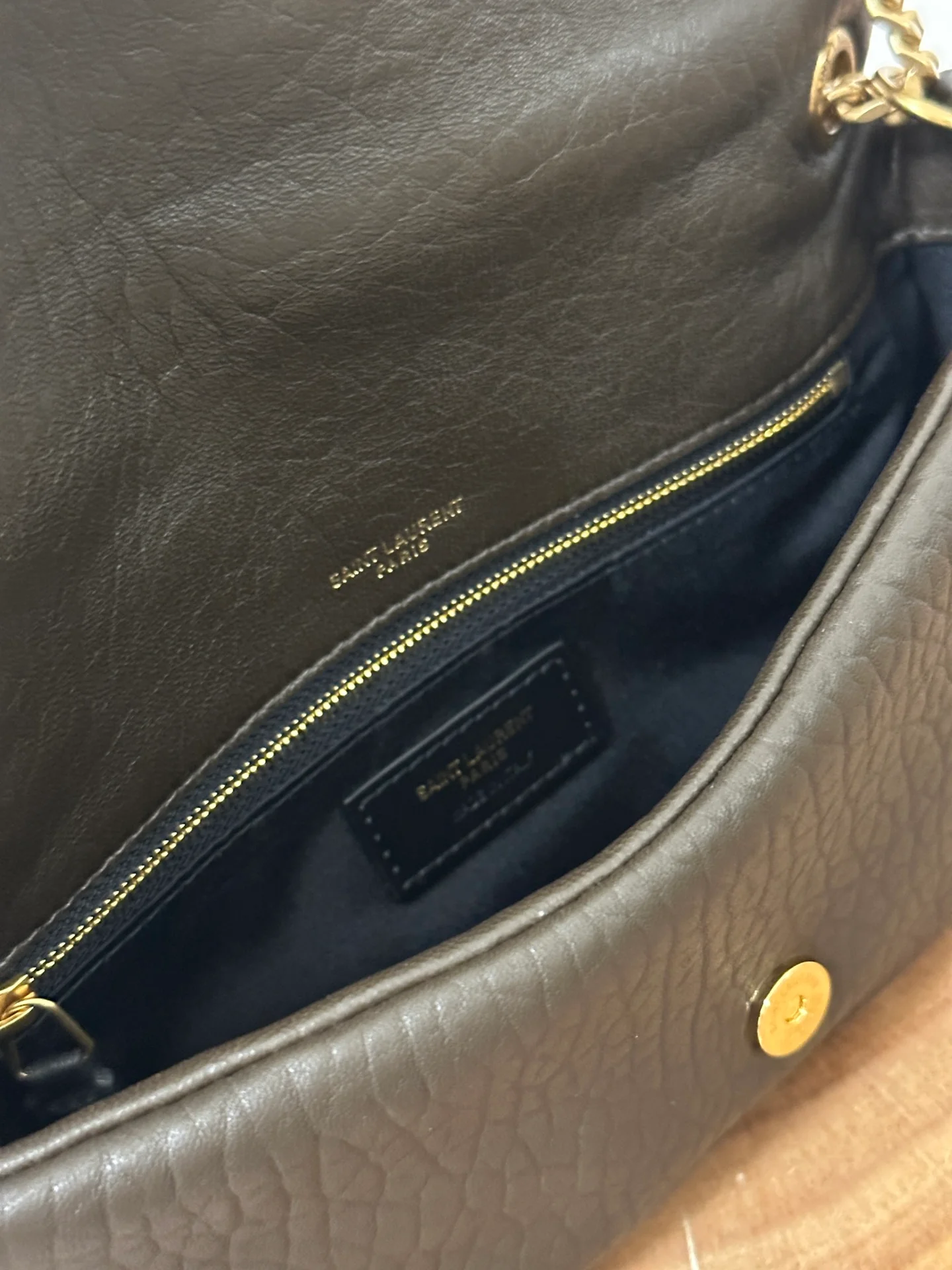 Маленькая сумочка YSL Calypso из овечьей кожи - темно-зеленая.