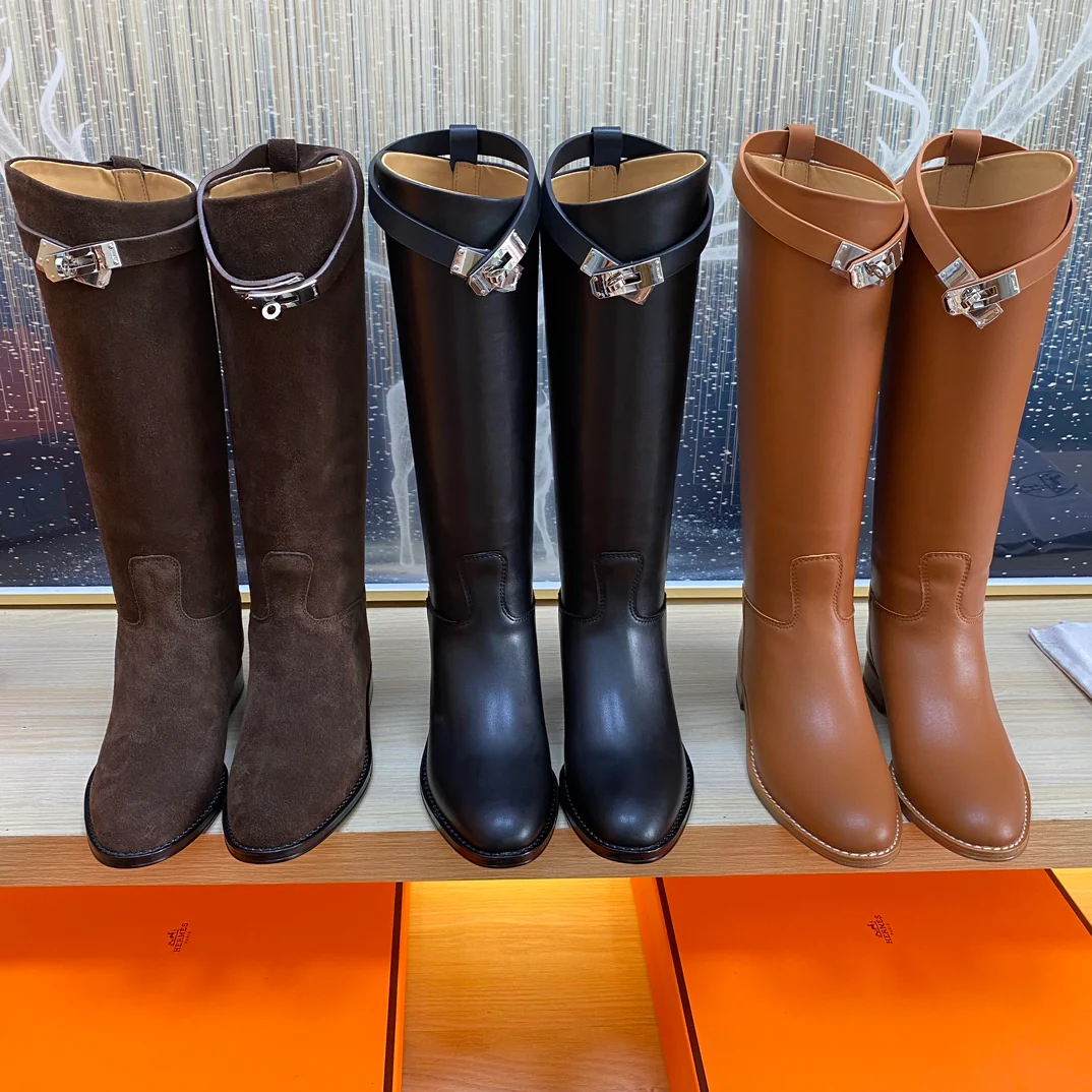 Новинка 2023 года от Hermes - высокие сапоги 3D - черные.