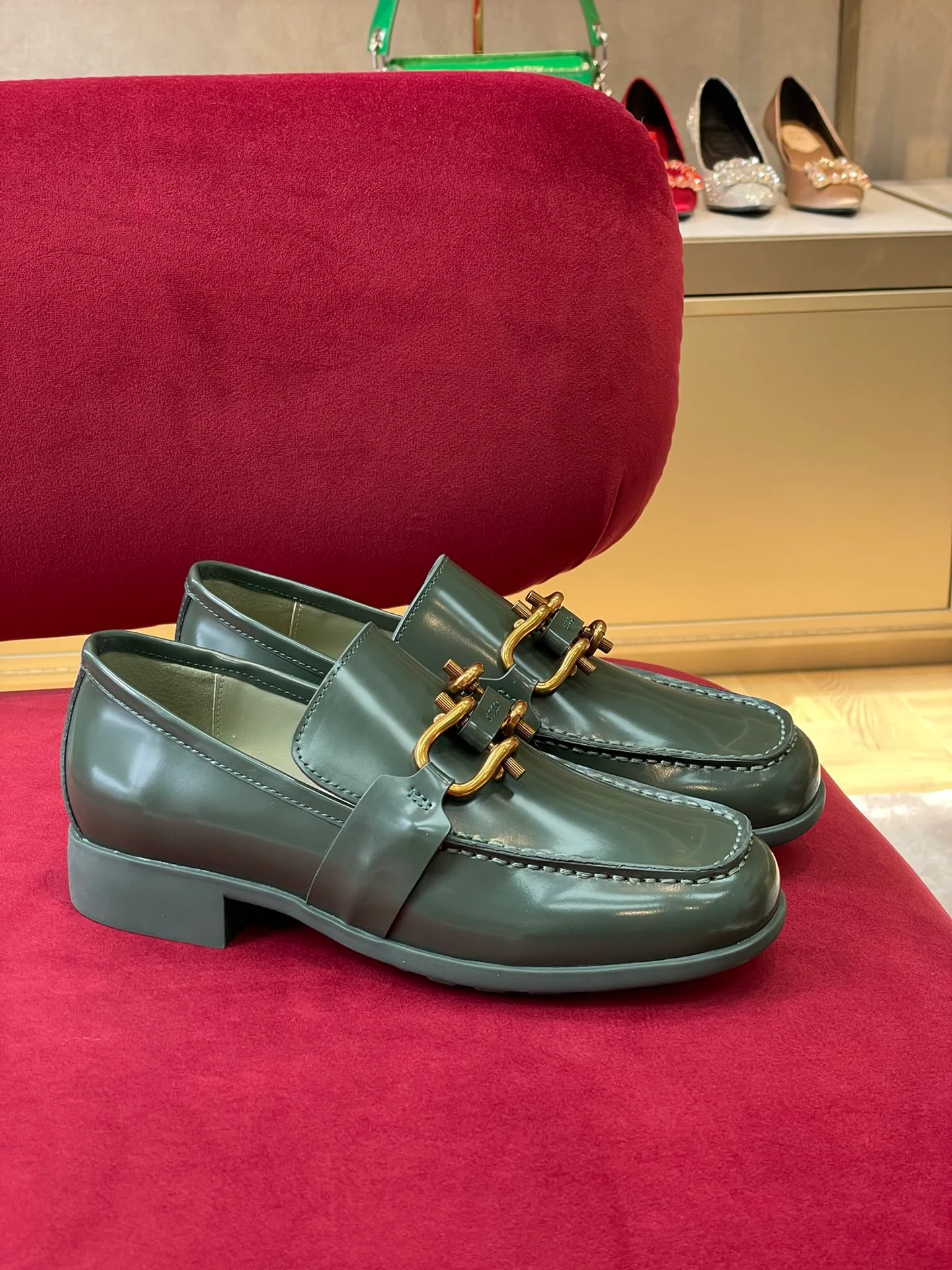 Лоферы BV из телячьей кожи, коллекция осень/зима 2022 — размеры 35-41