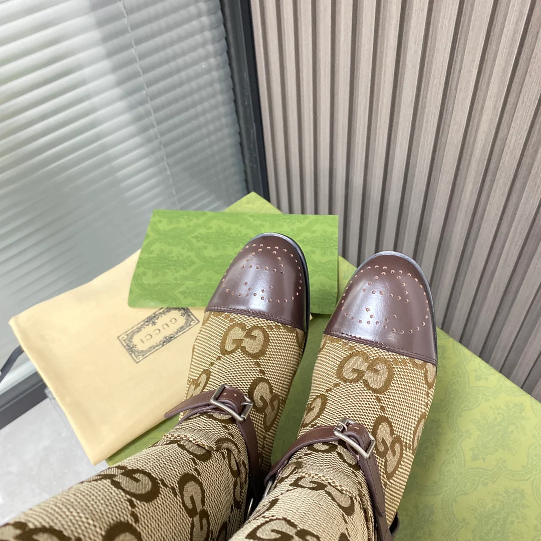 Новинка сезона осень/зима 2022 от Gucci — сапоги для верховой езды в стиле подиума.