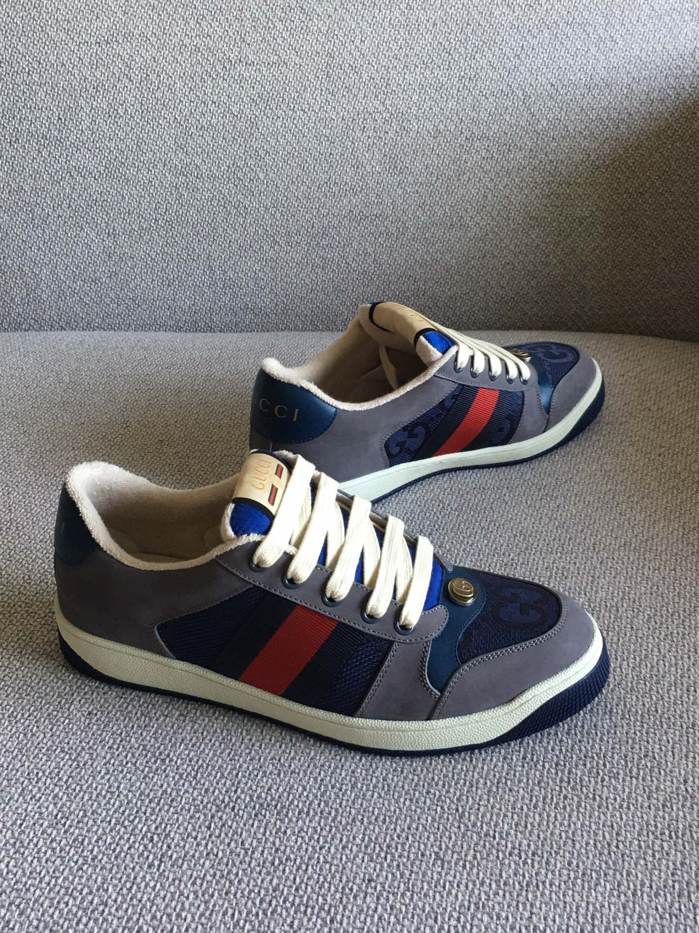 Новинка Gucci 2023 года - Кроссовки с эффектом потертости - Синие