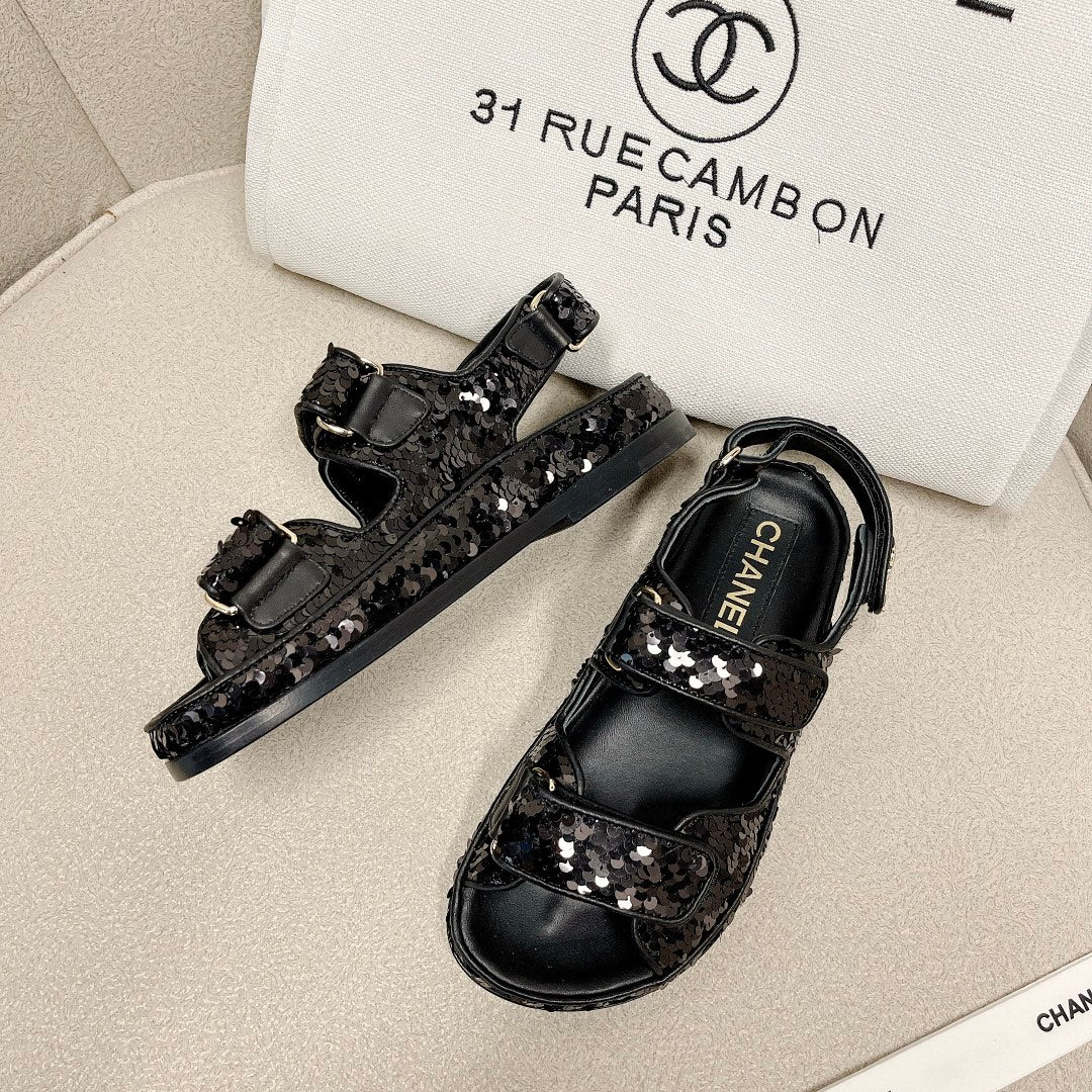 Chanel - Черные сандалии с пайетками