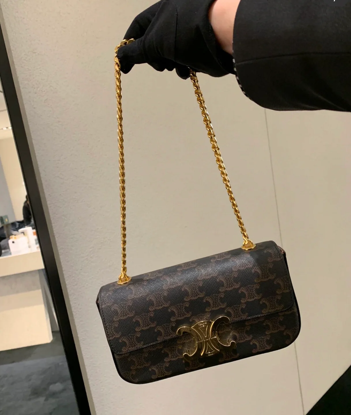 Сумка через плечо Celine Triomphe Chain - Body Image