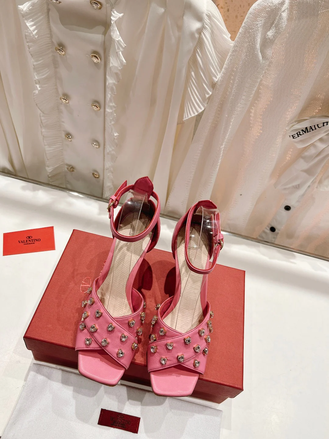 Новинка лета 2023 от Valentino - Босоножки на высоком каблуке со стразами - Розовые - 7-5 см