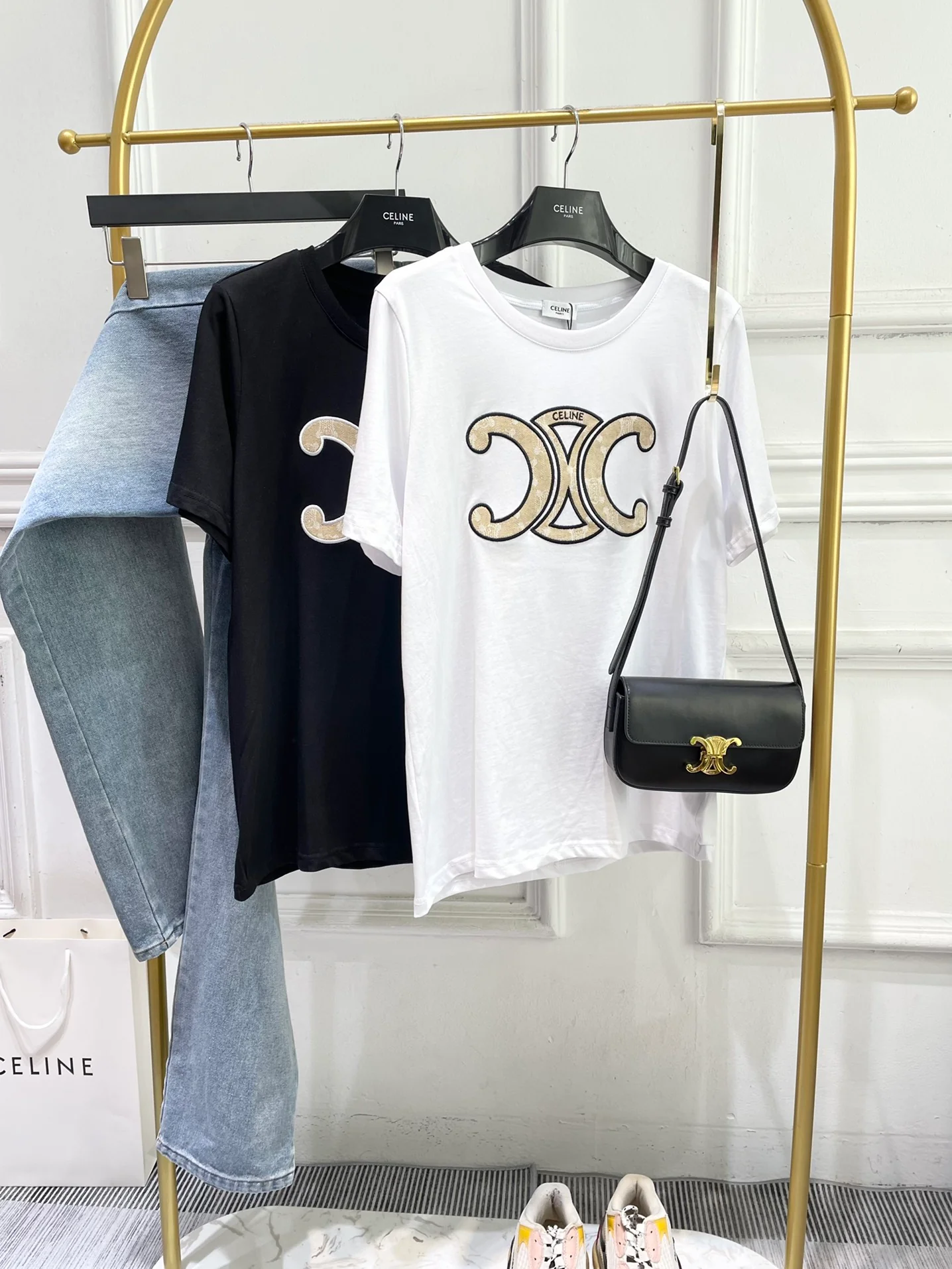 Джинсовая блузка Celine-2404 с жаккардовым узором ?Триумфальная арка? — белая.