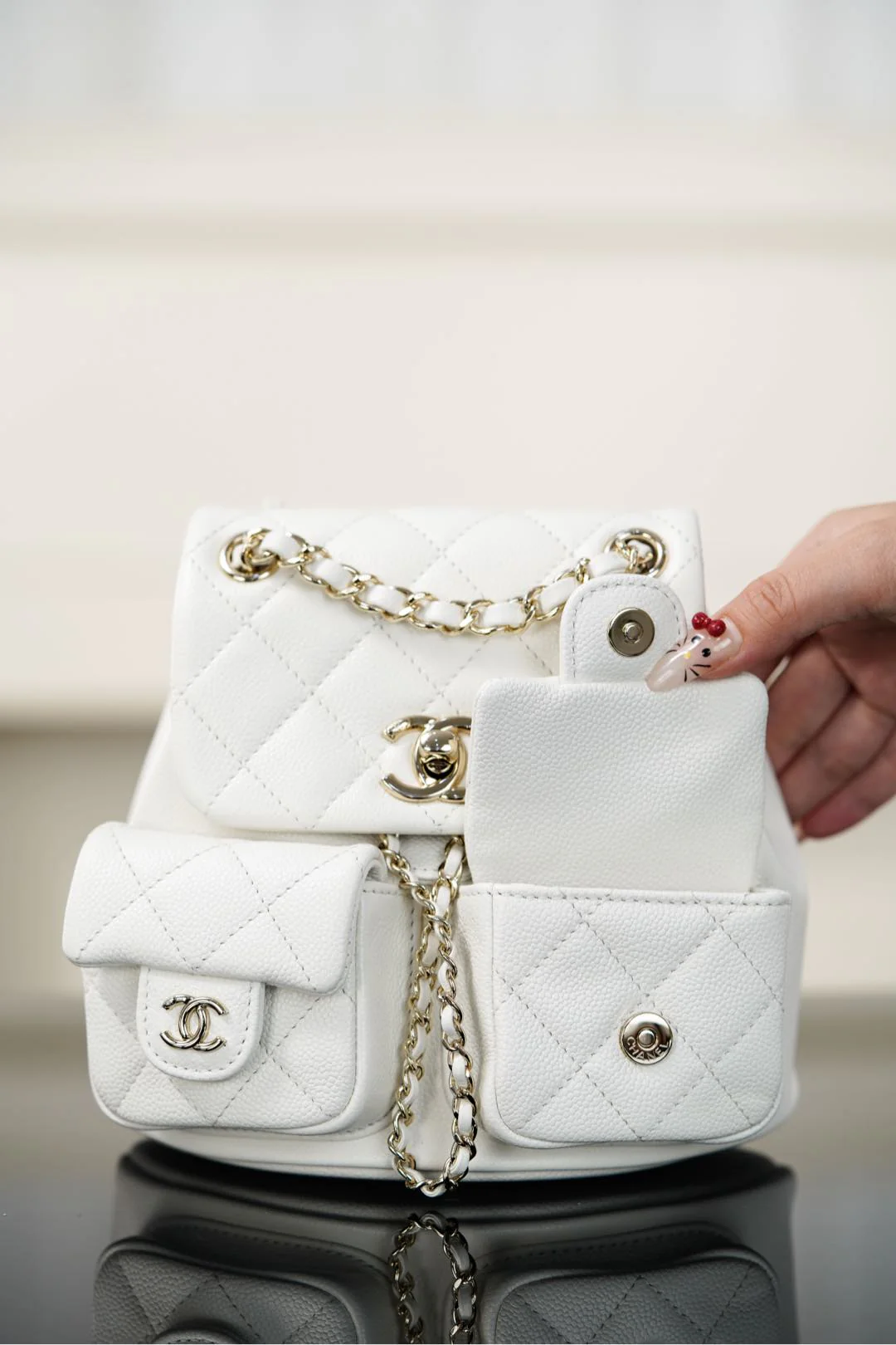 Мини-рюкзак Chanel 23p Duma из белой кожи